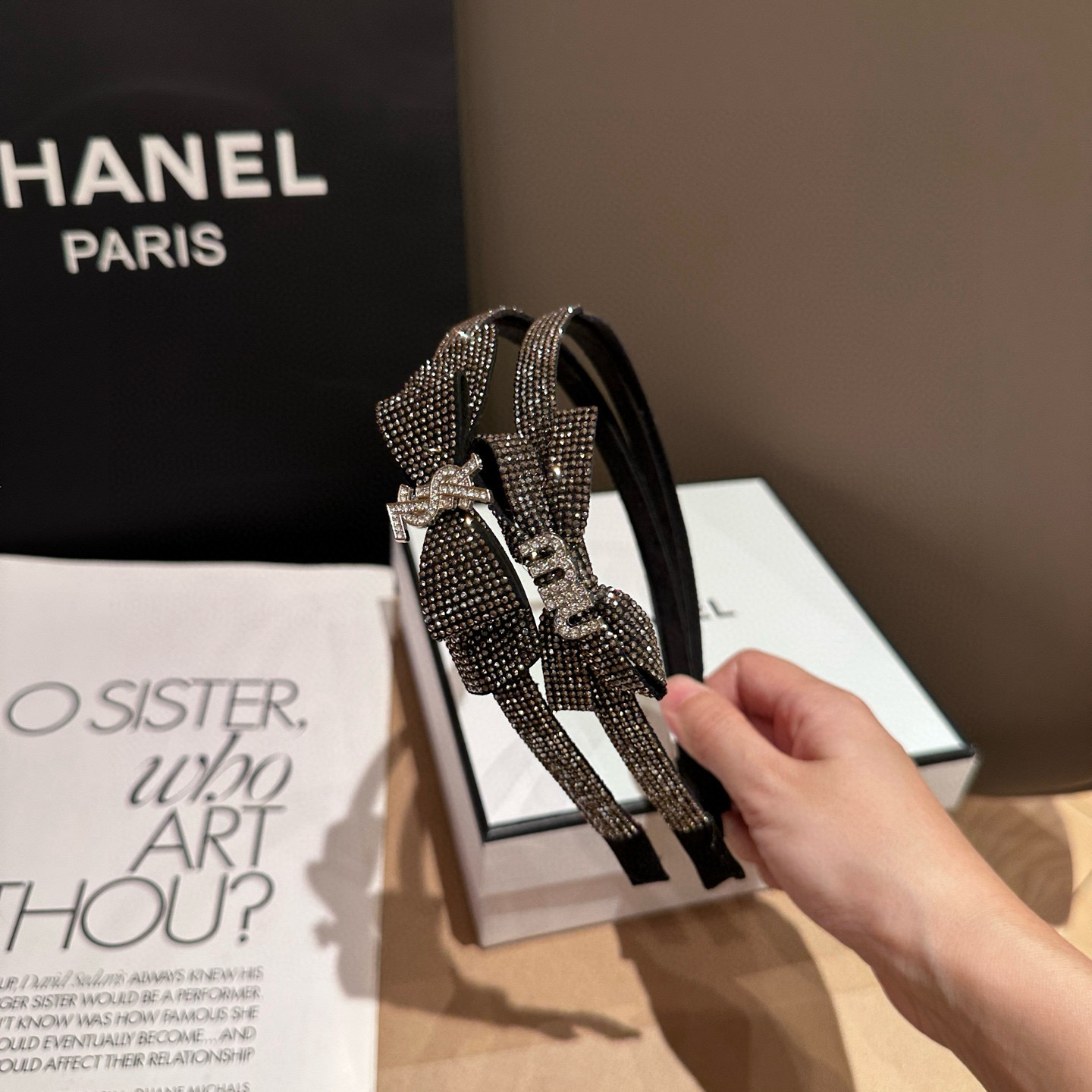 🎁配包装盒 YSL（圣罗兰）新款满钻发箍，复古气质美，时尚百搭，甜酷小姐姐必备…