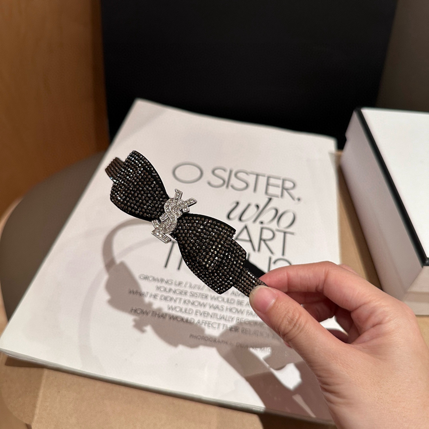 🎁配包装盒 YSL（圣罗兰）新款满钻发箍，复古气质美，时尚百搭，甜酷小姐姐必备…