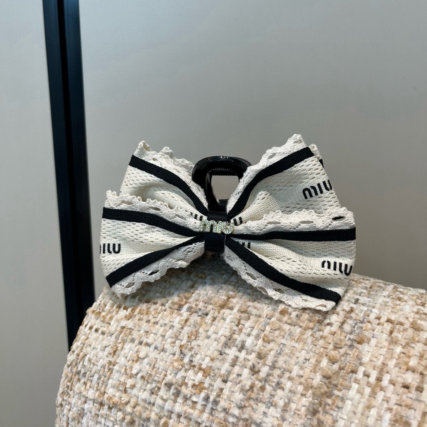 🎁配包装盒miumiu新款抓夹，秋冬新品！时尚潮流．简单优雅，实用百搭，值得入手！