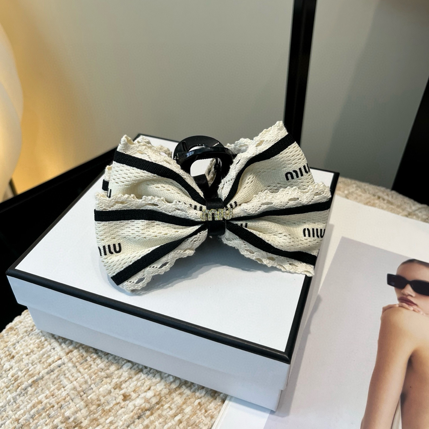 🎁配包装盒miumiu新款抓夹，秋冬新品！时尚潮流．简单优雅，实用百搭，值得入手！