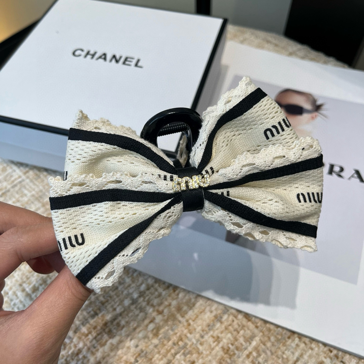 🎁配包装盒miumiu新款抓夹，秋冬新品！时尚潮流．简单优雅，实用百搭，值得入手！