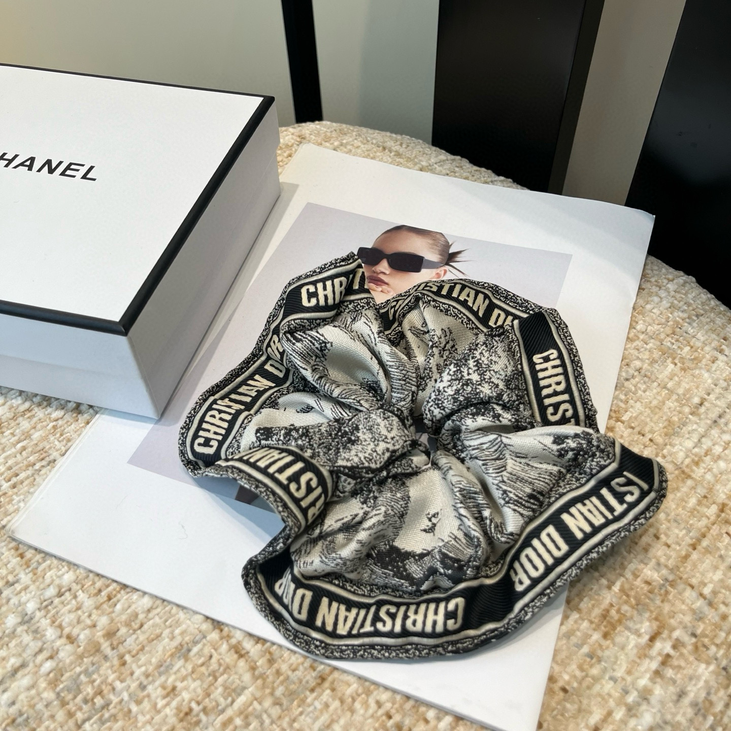 🎁配包装盒Dior（迪奥）新款CD大发圈，简单实用 时尚潮流！超级好看！小仙女必备…