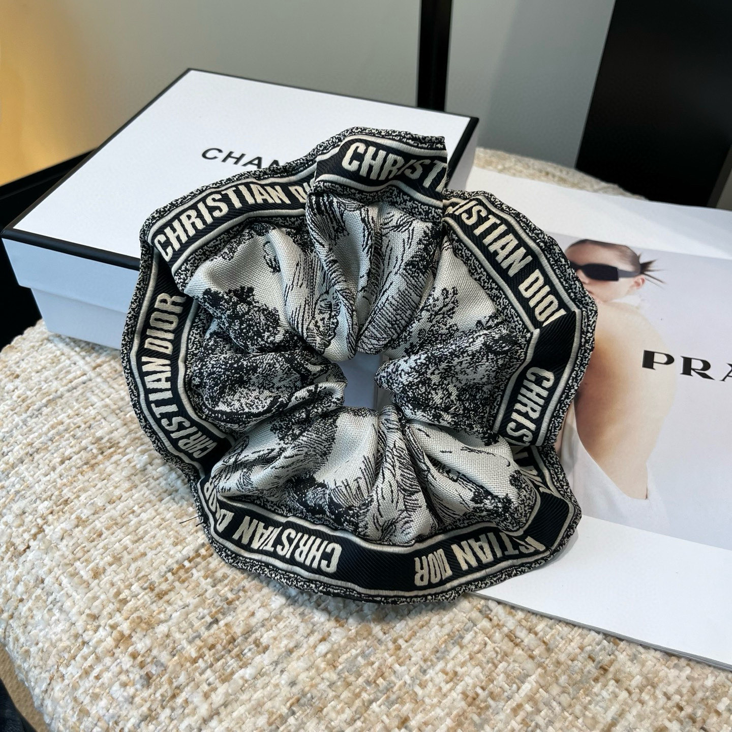 🎁配包装盒Dior（迪奥）新款CD大发圈，简单实用 时尚潮流！超级好看！小仙女必备…