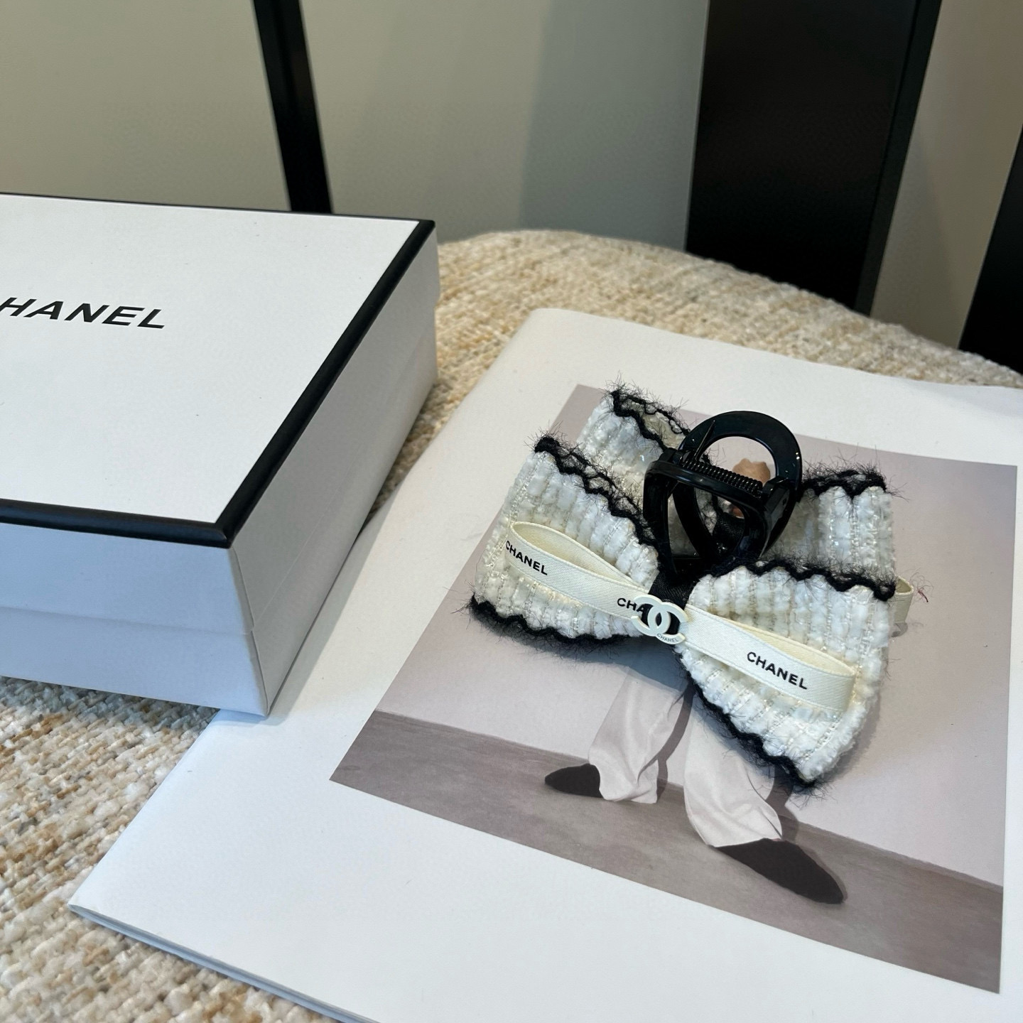 🎁配包装盒Chanel (香奈儿)最新款小香抓夹，超级好看！名媛范儿十足，小仙女必备…