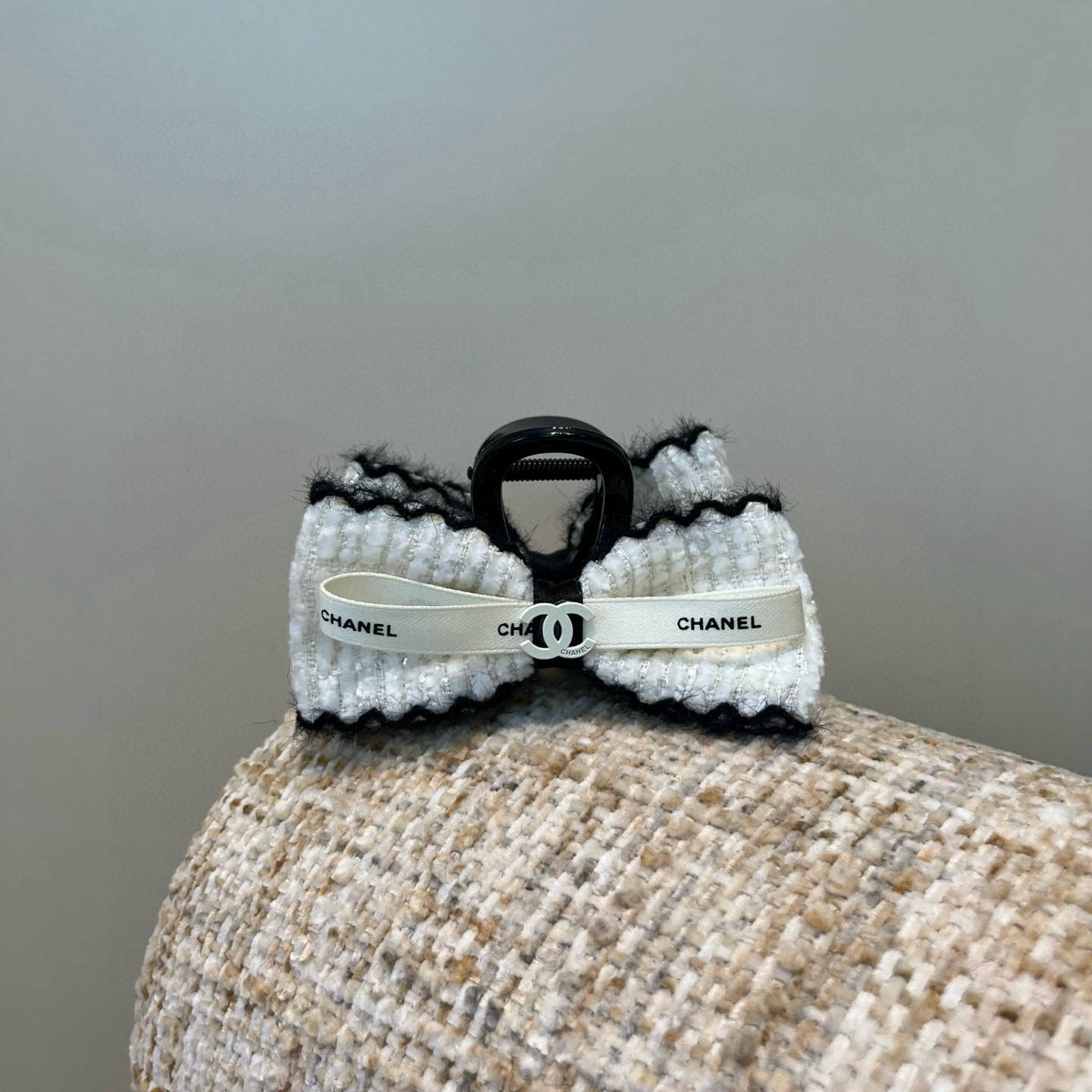 🎁配包装盒Chanel (香奈儿)最新款小香抓夹，超级好看！名媛范儿十足，小仙女必备…