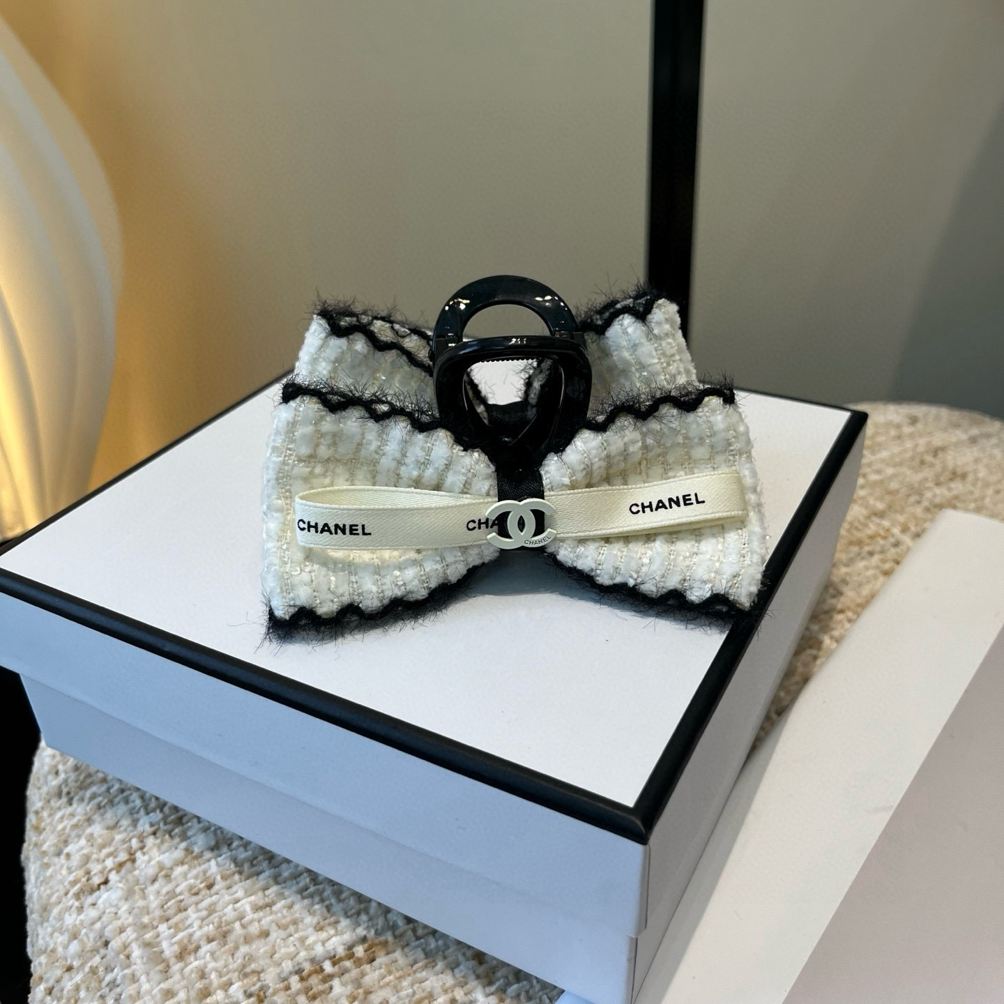 🎁配包装盒Chanel (香奈儿)最新款小香抓夹，超级好看！名媛范儿十足，小仙女必备…