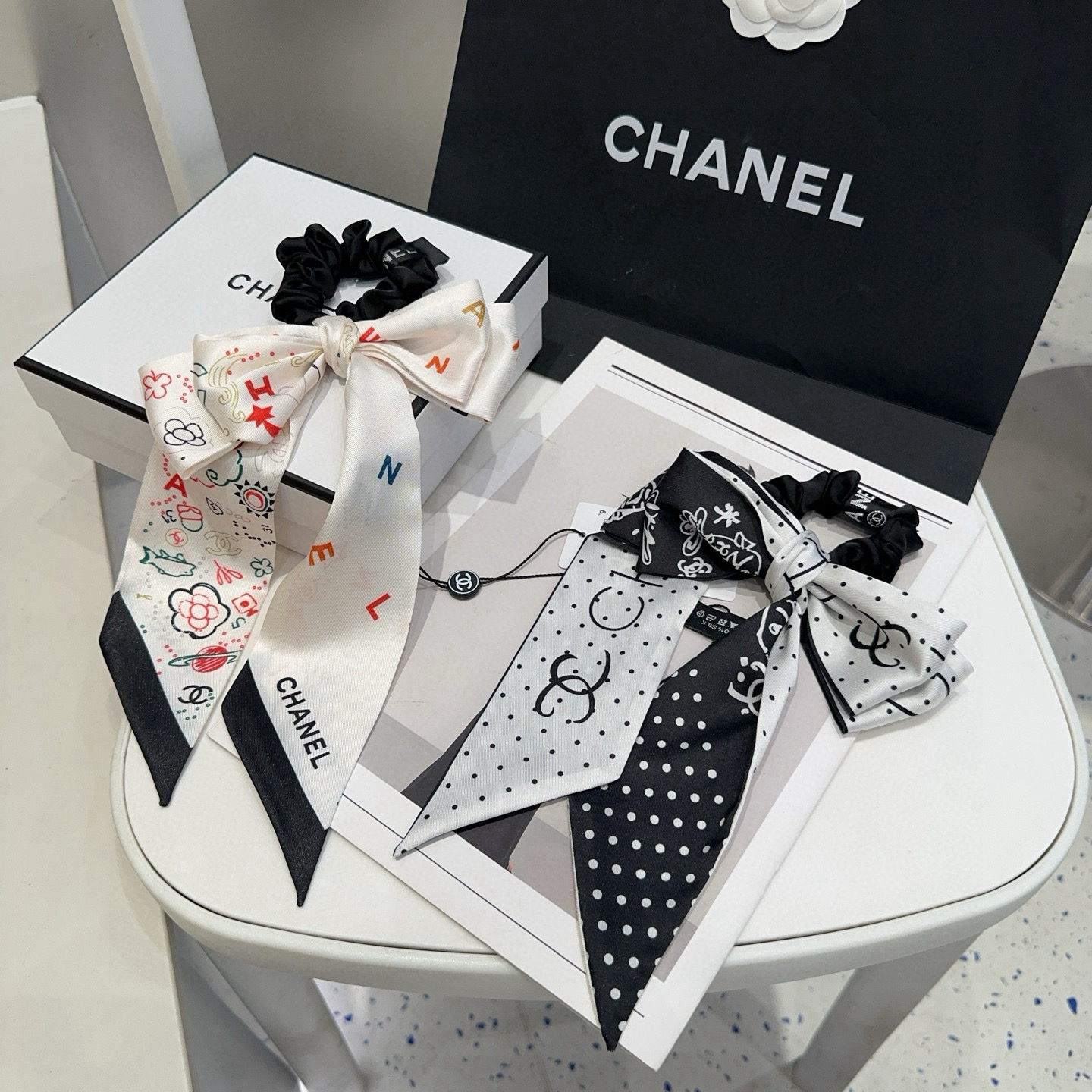 NO:769772,P Comes with packaging box CHANEL (Chanel) latest small fragrance ribbon hair tie, versatile and elegant, simple and practical!  Must-have hairpins for young ladies, hair clips, chanel, chanel, hairpins19860909P 配包装盒 CHANEL（香奈儿）最新款小香飘带发圈,百搭优雅,简单又实用！小姐姐必入单品发夹,发夹,chanel,chanel,hairpins,accessory
