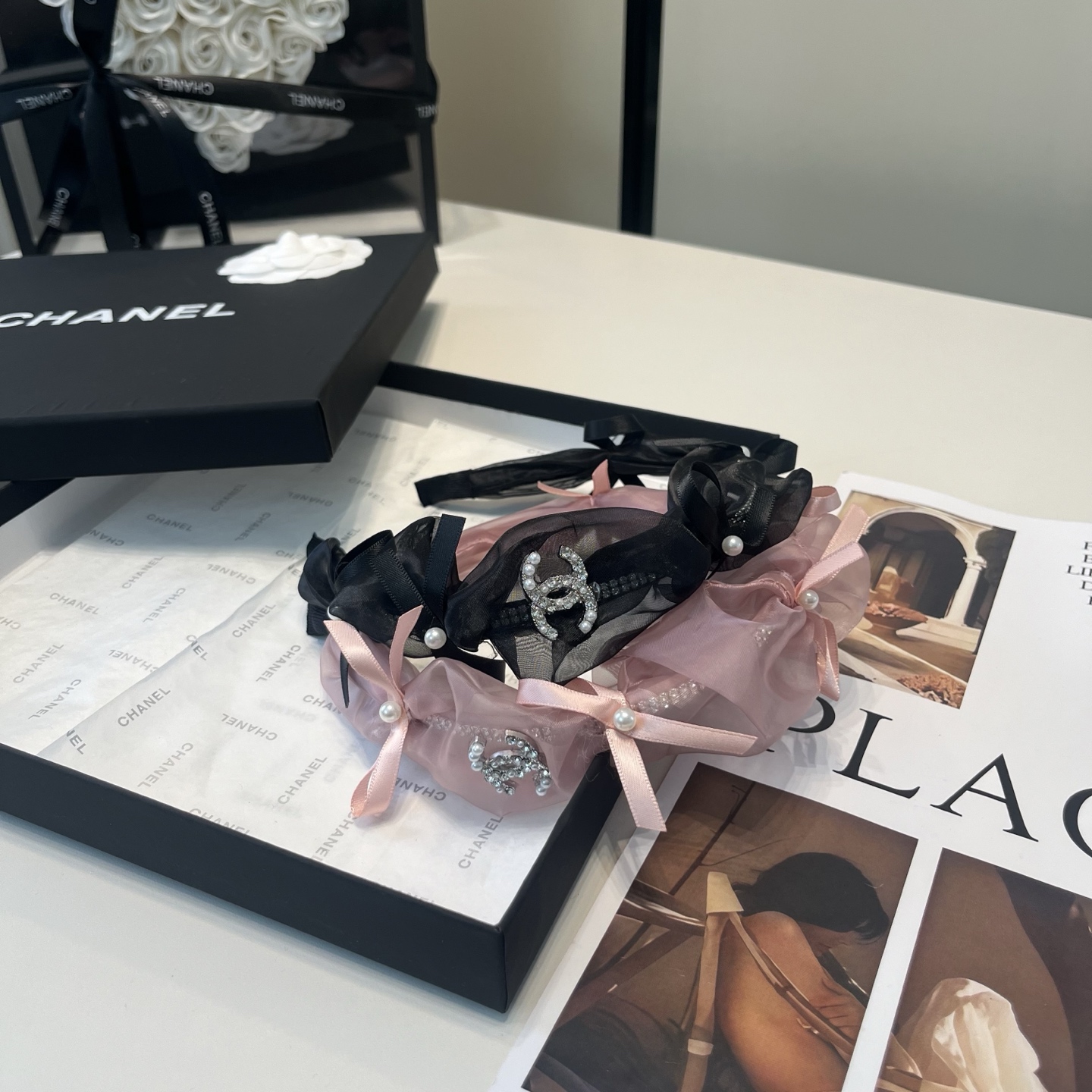 NO:769793,P Comes with a packaging box. Chanel's latest small scented headband, simple and practical, fashionable and trendy!  A must-have for little fairies...hairpins, hair clips, chanel, chanel, hairpins19860909P 配包装盒 Chanel (香奈儿)最新小香发箍,简单实用,时尚潮流！小仙女必备…发夹,发夹,chanel,chanel,hairpins,accessory