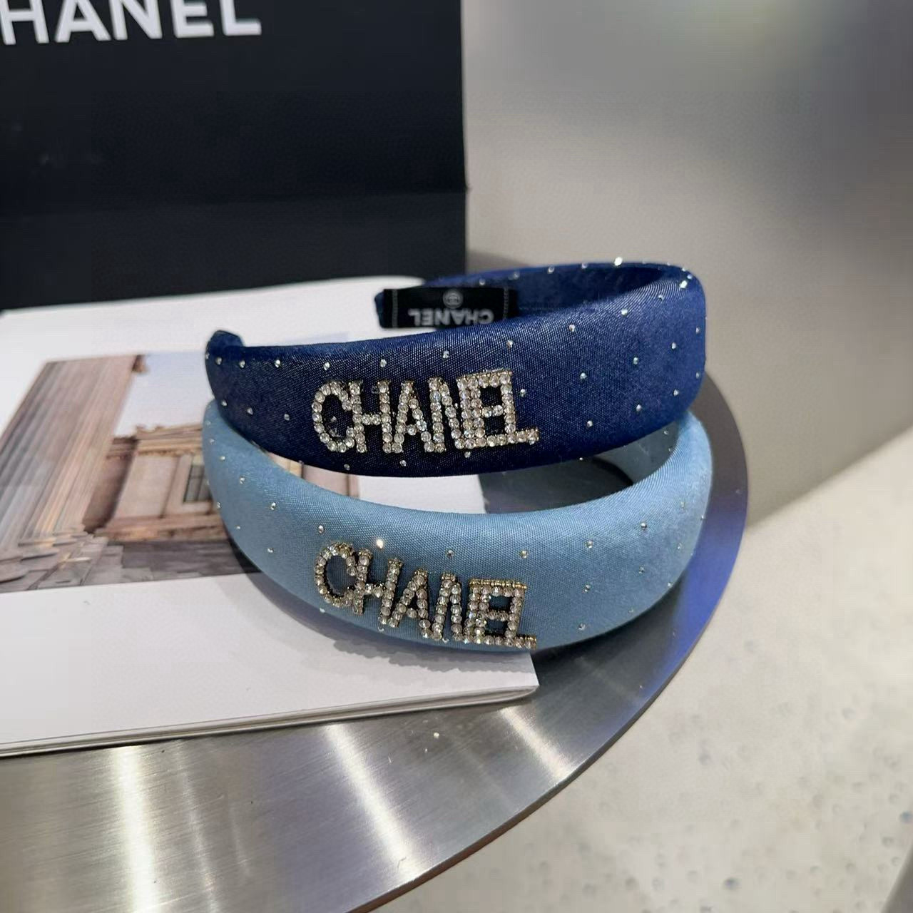 NO:769741,P Comes with a packaging box. Chanel’s latest small fragrant denim headband, super pretty!  Full of celebrity style, a must-have for little fairies...hairpins, hairpins, chanel, chanel, hairpins19860909P 配包装盒 Chanel (香奈儿)最新款小香牛仔发箍,超级好看！名媛范儿十足,小仙女必备…发夹,发夹,chanel,chanel,hairpins,accessory