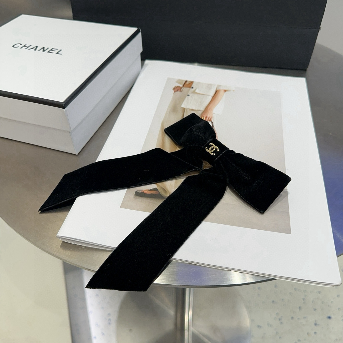 NO:769848,P with packaging box Chanel (Chanel) popular small fragrance spring clip, the same style at the counter, the elegant little fairy looks over, it is worth buying a hairpin, hairpin, chanel, chanel, hairpins19860909P 配包装盒 Chanel（香奈儿）火爆款小香弹簧夹,专柜同款,优雅的小仙女看过来,值得入手一款发夹,发夹,chanel,chanel,hairpins,accessory