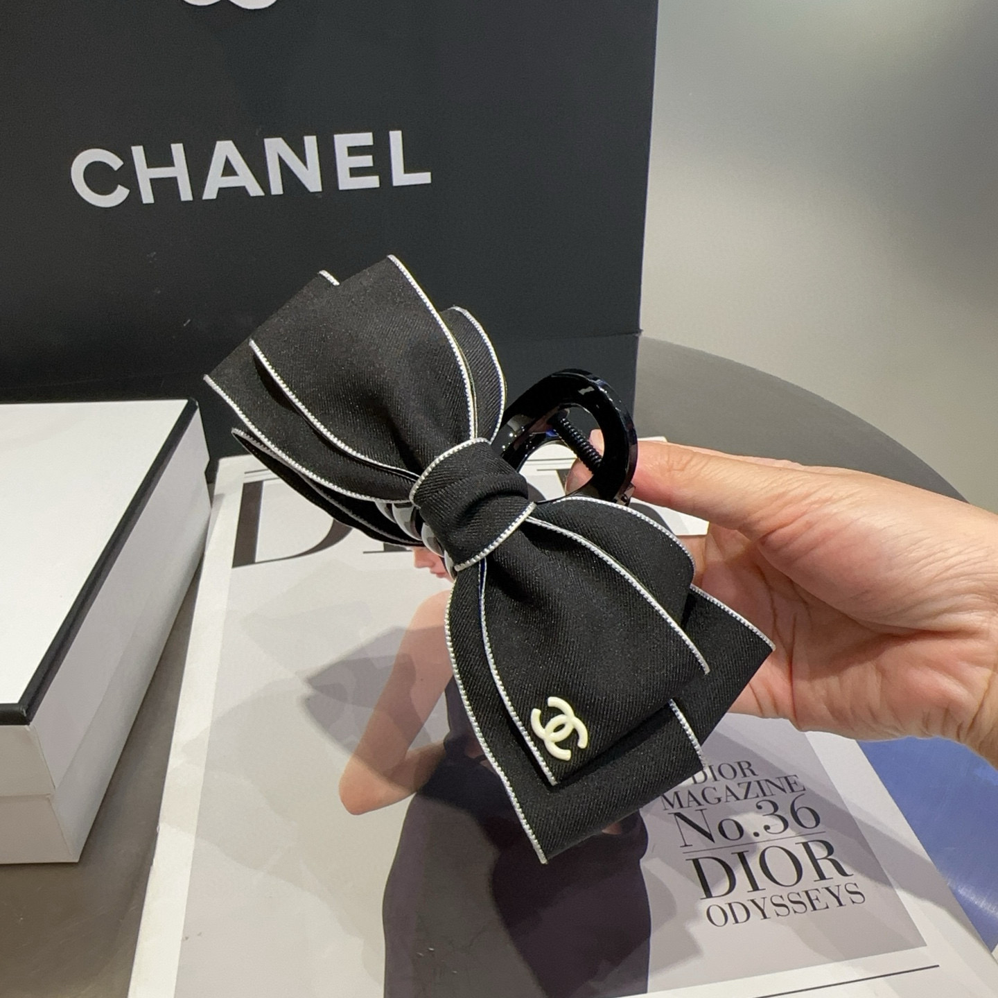 NO:769862,P with packaging box Chanel (Chanel) latest small fragrance large clip, full of celebrity style, fashionable people must have hair clips, hair clips, chanel, chanel, hairpins19860909P 配包装盒 Chanel (香奈儿)最新款小香大抓夹,名媛范儿十足,时尚潮人必备发夹,发夹,chanel,chanel,hairpins,accessory