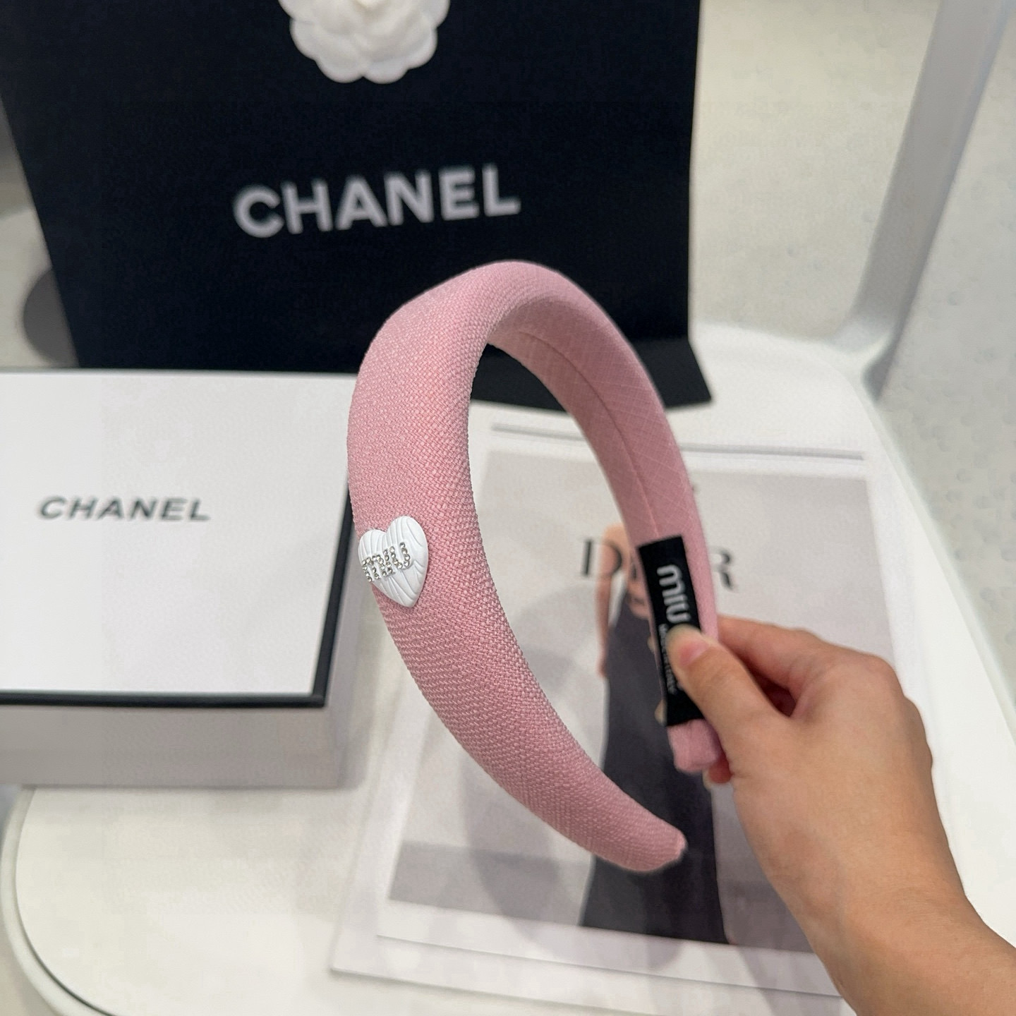 NO:769794,P Comes with packaging box miumiu's new letter headband, simple and elegant, practical and versatile, full of ladylike style!  Essential hairpins for little fairies, hairpins, miumiu, hairpins19860909P 配包装盒 miumiu新款字母发箍,简单优雅,实用百搭,名媛范儿十足！小仙女必备发夹,发夹,miumiu,hairpins,accessory