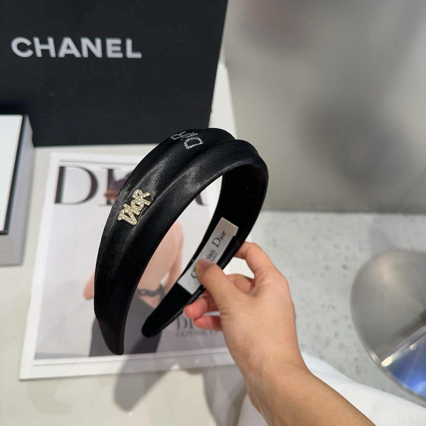 NO:769747,P Comes with packaging box Dior's new CD headband, simple, practical and fashionable.  Very nice!  A must-have for little fairies...hairpins, hair clips, dior, dior, hairpins19860909P 配包装盒 Dior（迪奥）新款CD发箍,简单实用 时尚潮流．非常好看！小仙女必备…发夹,发夹,dior,dior,hairpins,accessory