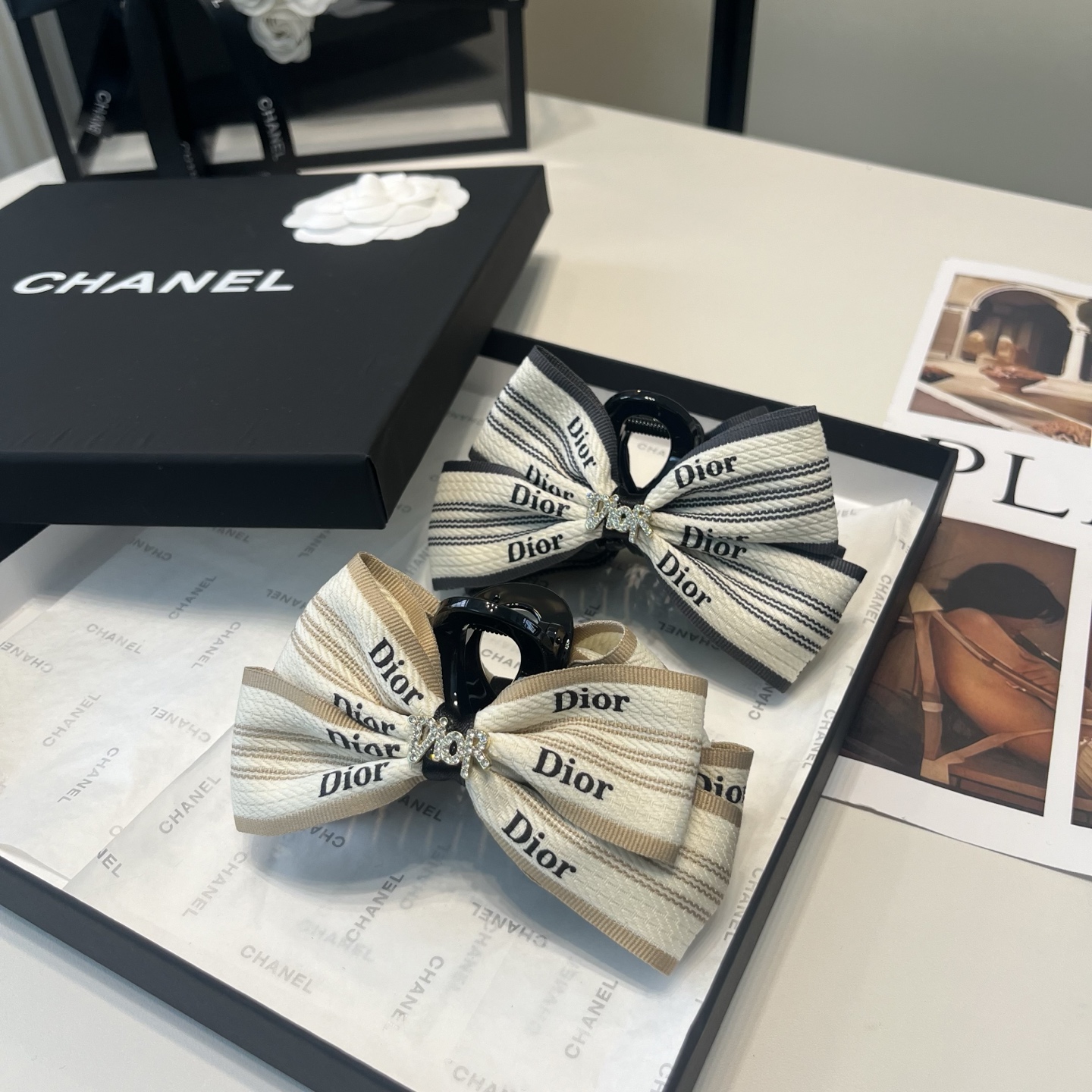 NO:770510,P Comes with packaging box Dior's new CD grabber, simple, practical and fashionable!  Super pretty!  A must-have for little fairies...hairpins, hair clips, dior, dior, hairpins19860909P 配包装盒 Dior（迪奥）新款CD抓夹,简单实用 时尚潮流！超级好看！小仙女必备…发夹,发夹,dior,dior,hairpins,accessory