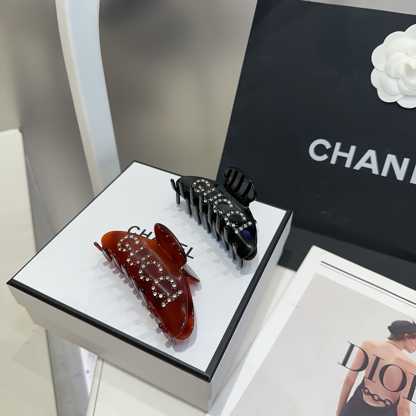 NO:770551,P Comes with a packaging box. Gucci's new style clip, elegant and elegant, fashionable and versatile, a must-have for sweet and cool girls... hairpins, hairpins, gucci, hairpins19860909P 配包装盒 Gucci(古奇)新款抓夹,名媛风气质美,时尚百搭,甜酷小姐姐必备…发夹,发夹,gucci,hairpins,accessory