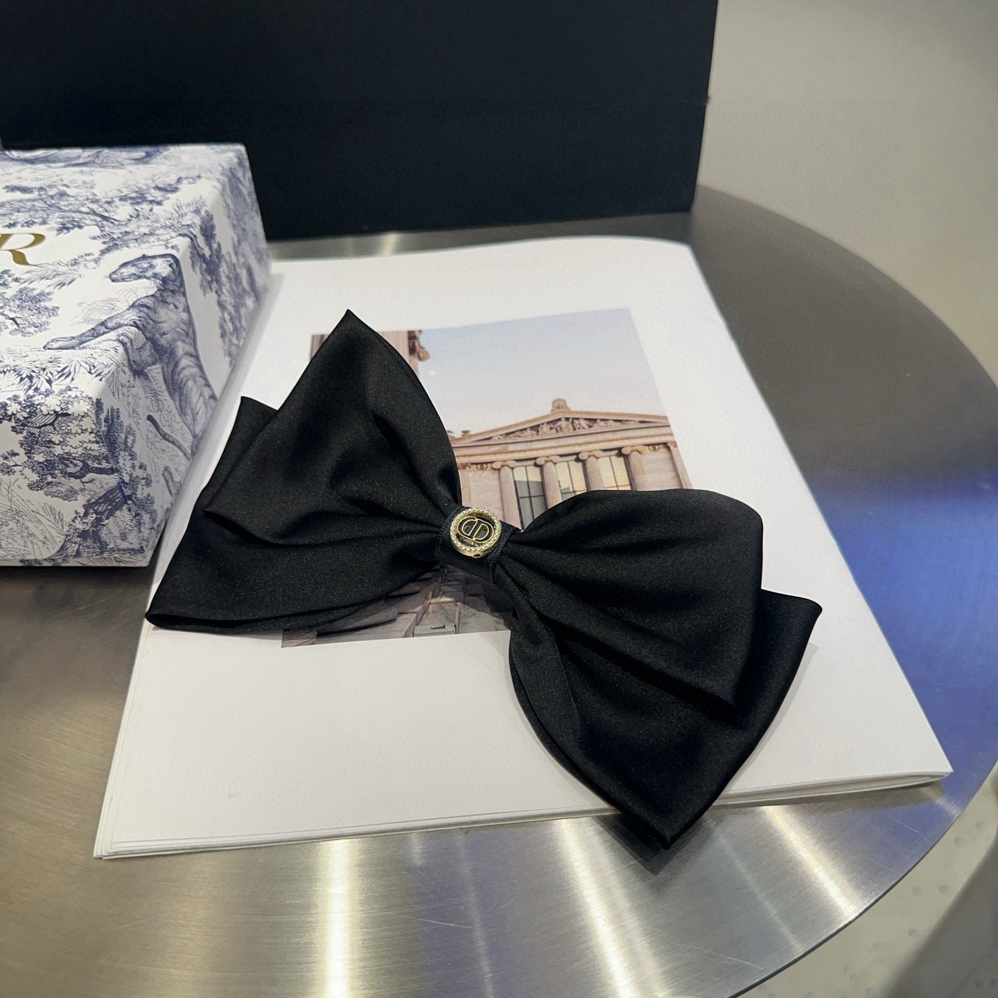 NO:770574,P Comes with packaging box Dior's new CD spring clip, simple, practical and fashionable.  Very nice!  A must-have for little fairies...hairpins, hair clips, dior, dior, hairpins19860909P 配包装盒 Dior（迪奥）新款CD弹簧夹,简单实用 时尚潮流．非常好看！小仙女必备…发夹,发夹,dior,dior,hairpins,accessory