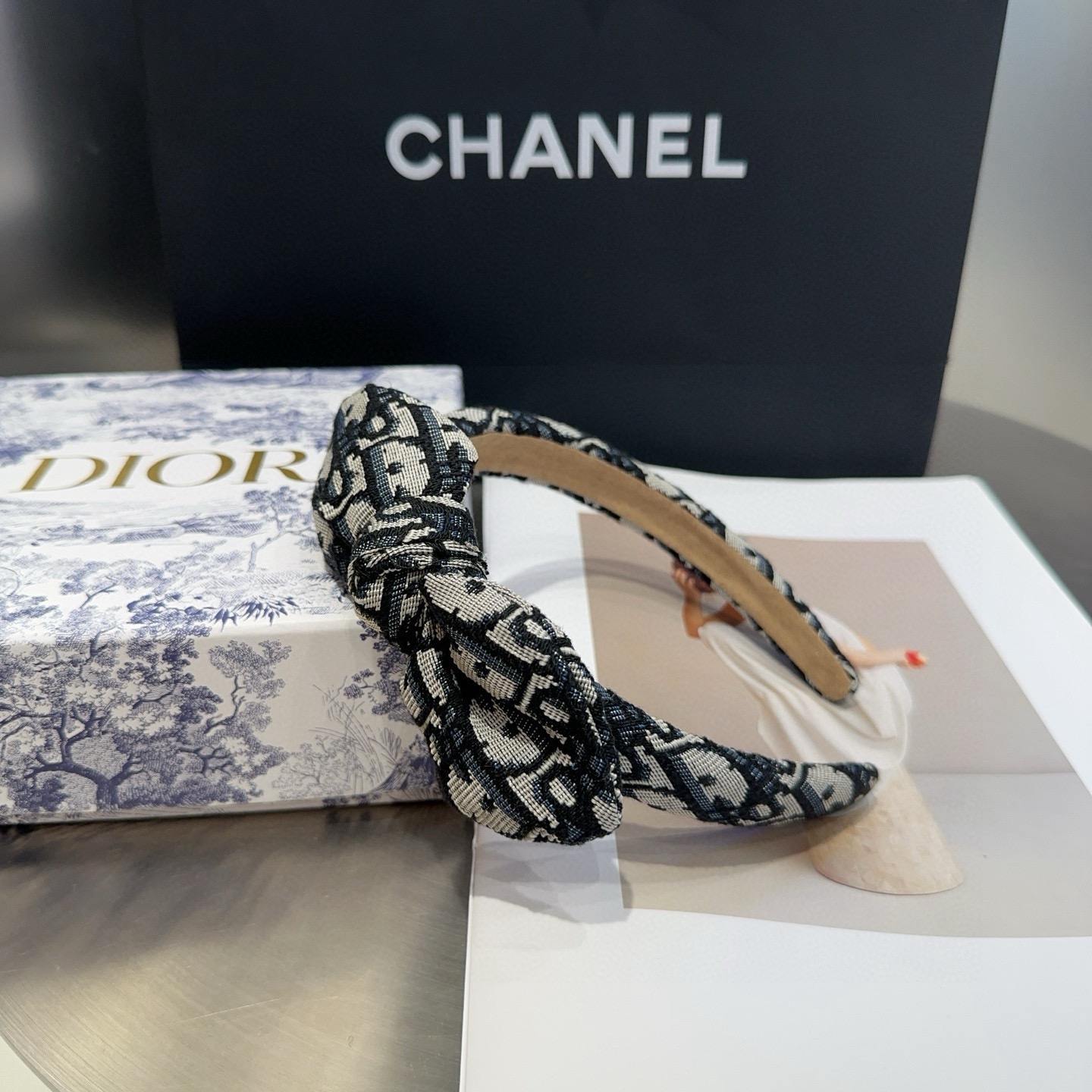 NO:770508,P Comes with packaging box Dior's new CD letter bow headband, simple, practical and fashionable!  A must-have for little fairies...hairpins, hair clips, dior, dior, hairpins19860909P 配包装盒 Dior（迪奥）新款CD字母蝴蝶结发箍,简单实用 时尚潮流！小仙女必备…发夹,发夹,dior,dior,hairpins,accessory