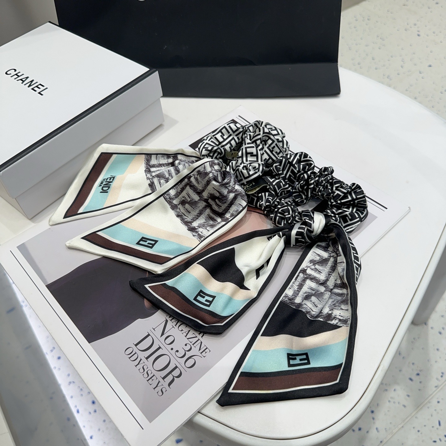 NO:770489,P with packaging box FENDI (Fendi) new F streamer hair tie, retro temperament and beauty, simple and versatile, the lady closes her eyes and enters... hairpins, hairpins, fendi, fendi, hairpins19860909P 配包装盒 FENDI（芬迪）新款F飘带发圈,复古气质美,简约百搭,小姐姐闭眼入…发夹,发夹,fendi,fendi,hairpins,accessory