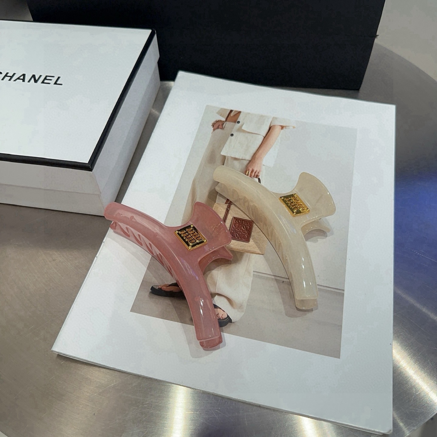 NO:770605,P Comes with packaging box miumiu's new candy-colored gripper, fashionable and trendy.  Simple and elegant, practical and versatile, worth buying!  hairpins,hairpins,miumiu,hairpins19860909P 配包装盒 miumiu新款糖果色抓夹,时尚潮流．简单优雅,实用百搭,值得入手！发夹,发夹,miumiu,hairpins,accessory