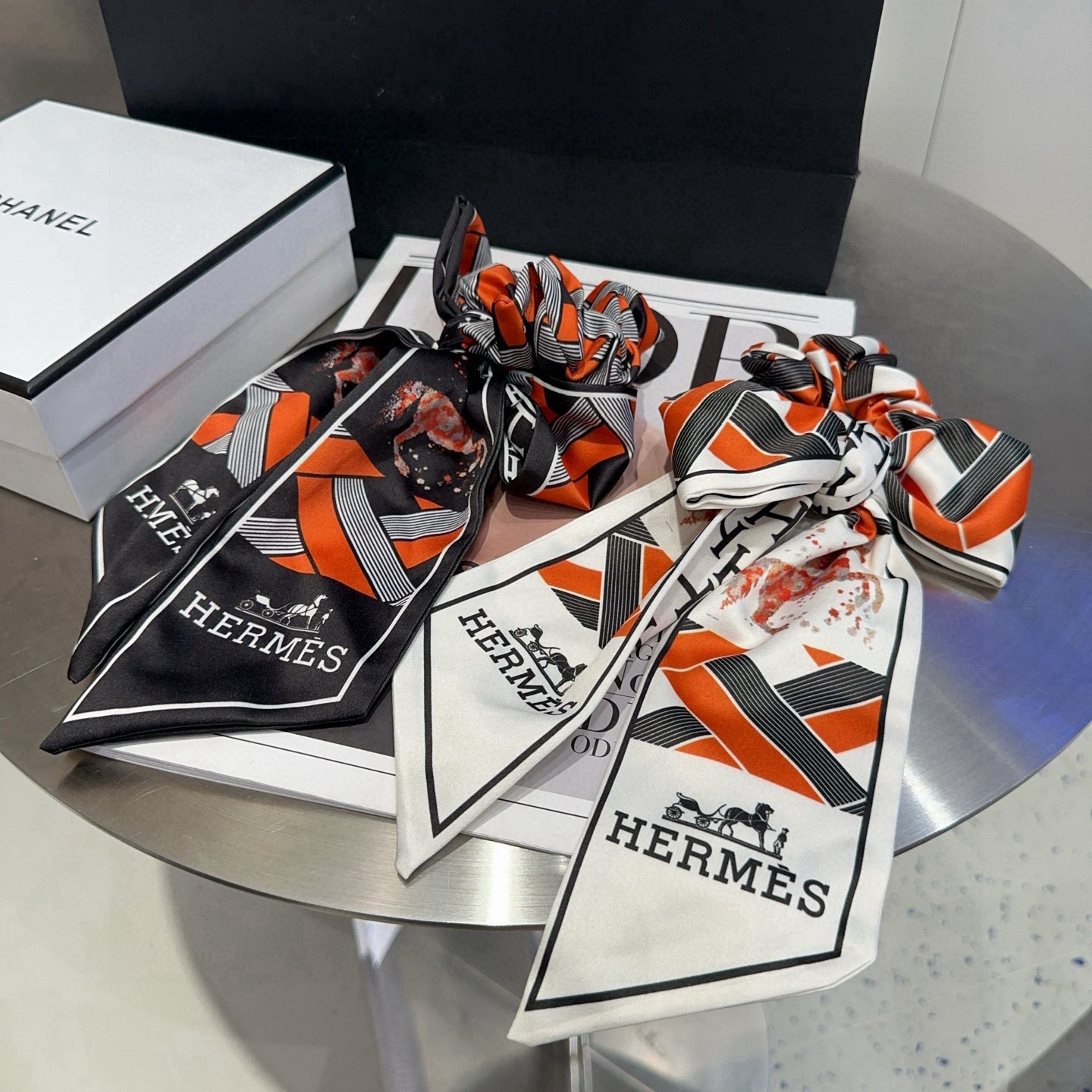 NO:813784,P Comes with packaging box HERMES new H hair band, simple and practical, fashionable and versatile!  Essential hairpins for little fairies, hairpins, hermes, hermes, hairpins19860909P 配包装盒 HERMES（爱马仕）新款H发圈,简单实用,时尚百搭！小仙女必备发夹,发夹,hermes,hermes,hairpins,accessory