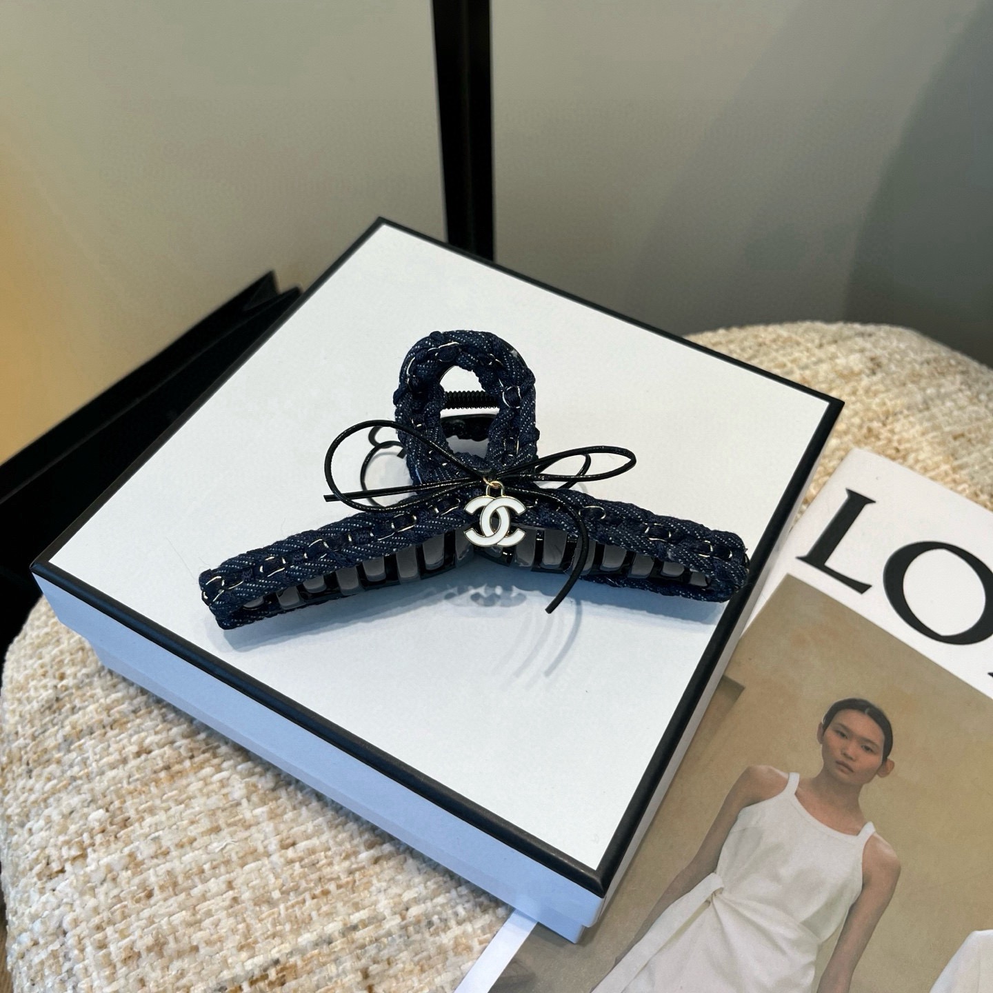 NO:813901,P Comes with a packaging box. Chanel's latest small and popular chain grabber, super pretty!  Full of celebrity style, a must-have for little fairies...hairpins, hairpins, chanel, chanel, hairpins19860909P 配包装盒 Chanel (香奈儿)最新款小香爆款链条抓夹,超级好看！名媛范儿十足,小仙女必备…发夹,发夹,chanel,chanel,hairpins,accessory