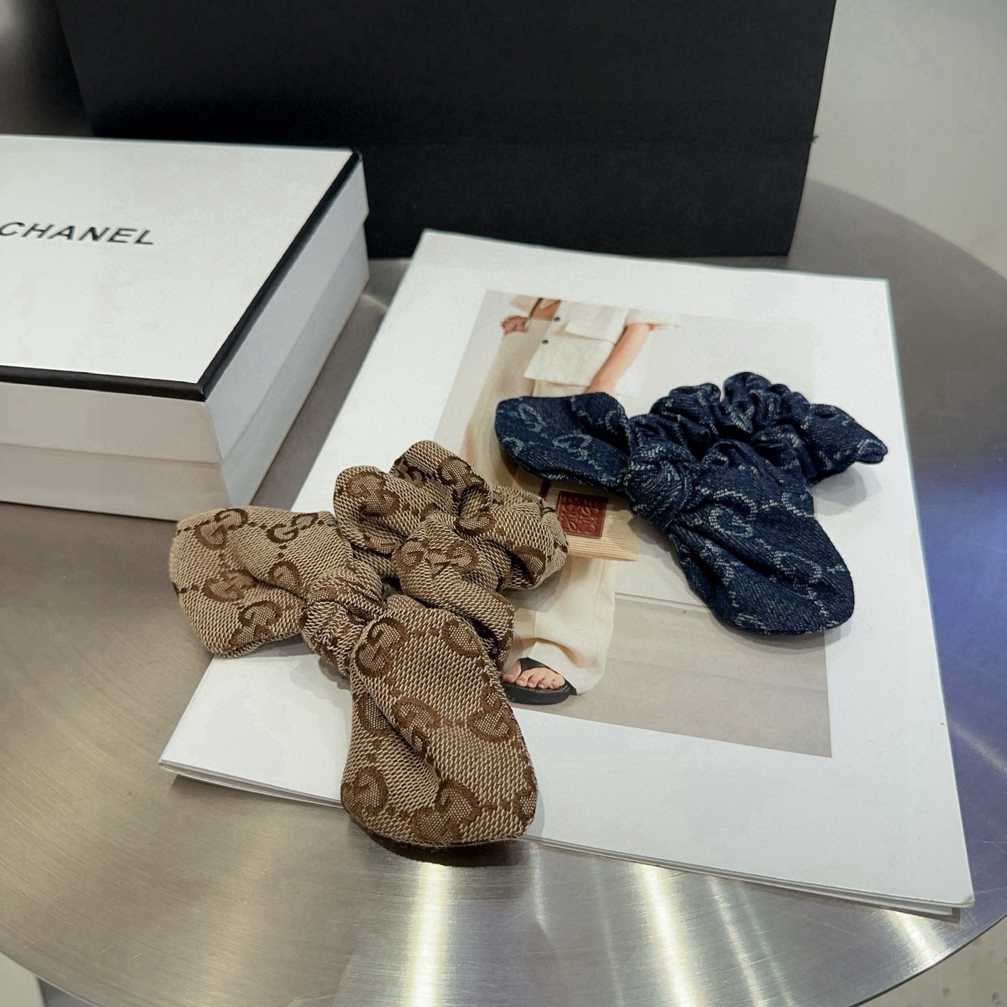 NO:813895,P Comes with a packaging box Gucci GG hair tie, classic letters and a small bow!  Very eye-catching and timeless...hairpins, hair clips, gucci, hairpins19860909P 配包装盒 Gucci(古奇) GG发圈,经典字母搭配小蝴蝶结！特别耐看,永不过时…发夹,发夹,gucci,hairpins,accessory
