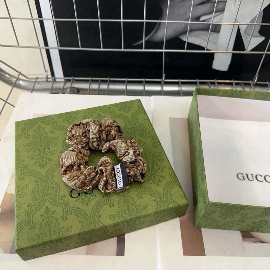NO:813851,P Comes with a packaging box Gucci GG letter hair tie, classic and versatile, very durable and timeless!  hairpins,hairpins,gucci,hairpins19860909P 配包装盒 Gucci(古奇) GG字母发圈,经典百搭,特别耐看,永不过时！发夹,发夹,gucci,hairpins,accessory