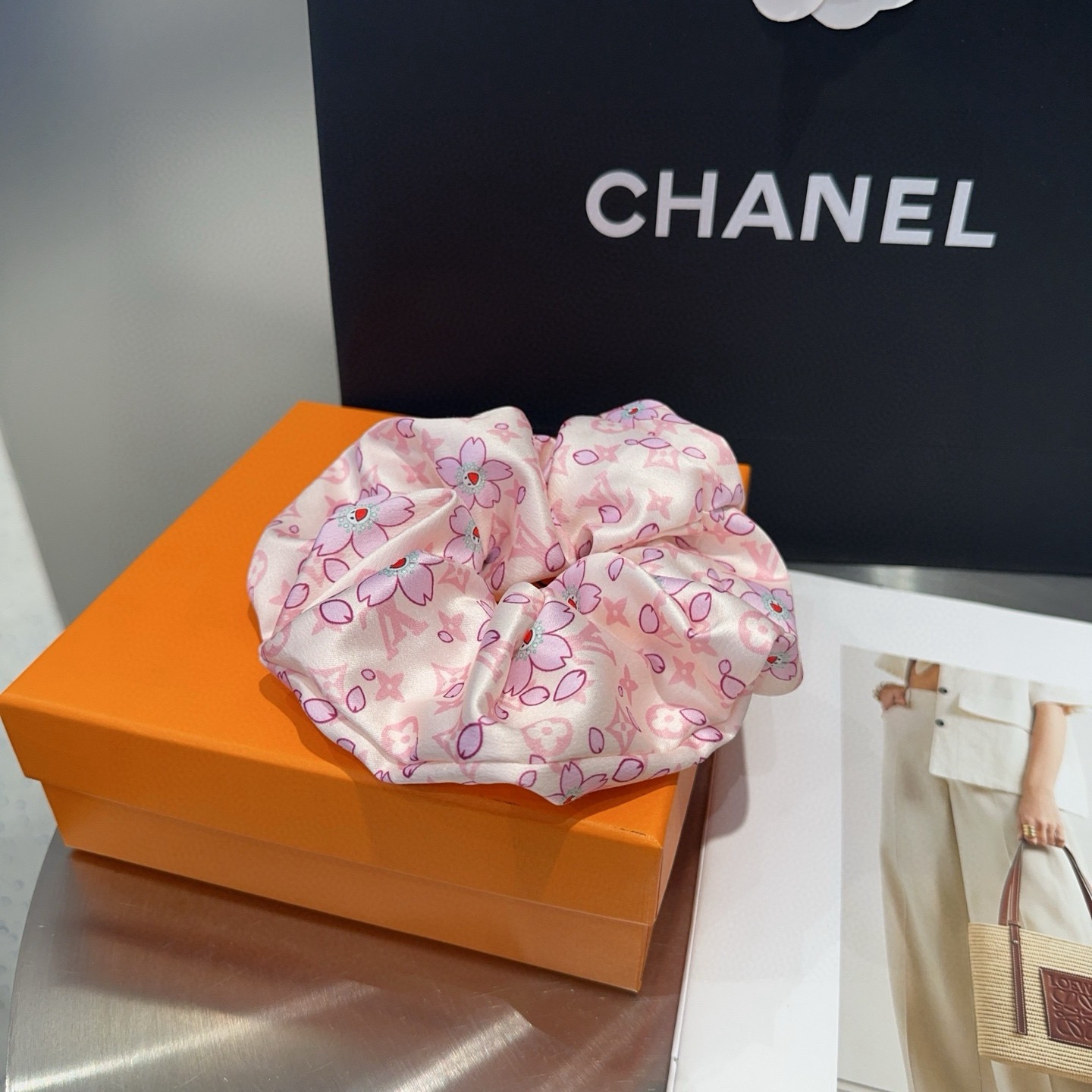 NO:813871,P Comes with a packaging box. Louis Vuitton's new hair tie, classic LV logo, simple and elegant, especially eye-catching!  Super popular small items hairpins, hairpins, louis vuitton, louis vuitton, louis vuitton, louis vuitton, louis vuitton, hairpins19860909P 配包装盒 Louis Vuitton (路易威登)驴家新品发圈,经典LV标志,简单大气,特别吸睛！超火爆小单品发夹,发夹,louis vuitton,louis vuitton,louis vuitton,louis vuitton,louis vuitton,hairpins,accessory