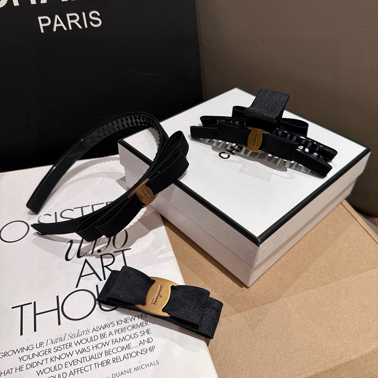NO:813915,P Comes with packaging box S F (Ferragamo) popular headband, super beautiful!  Full of ladylike style, a must-have for little fairies...hairpins, hair clips, ferragamo, hairpins19860909P 配包装盒 S F(菲拉格慕)爆款发箍,超级好看！名媛范儿十足,小仙女必备…发夹,发夹,ferragamo,hairpins,accessory