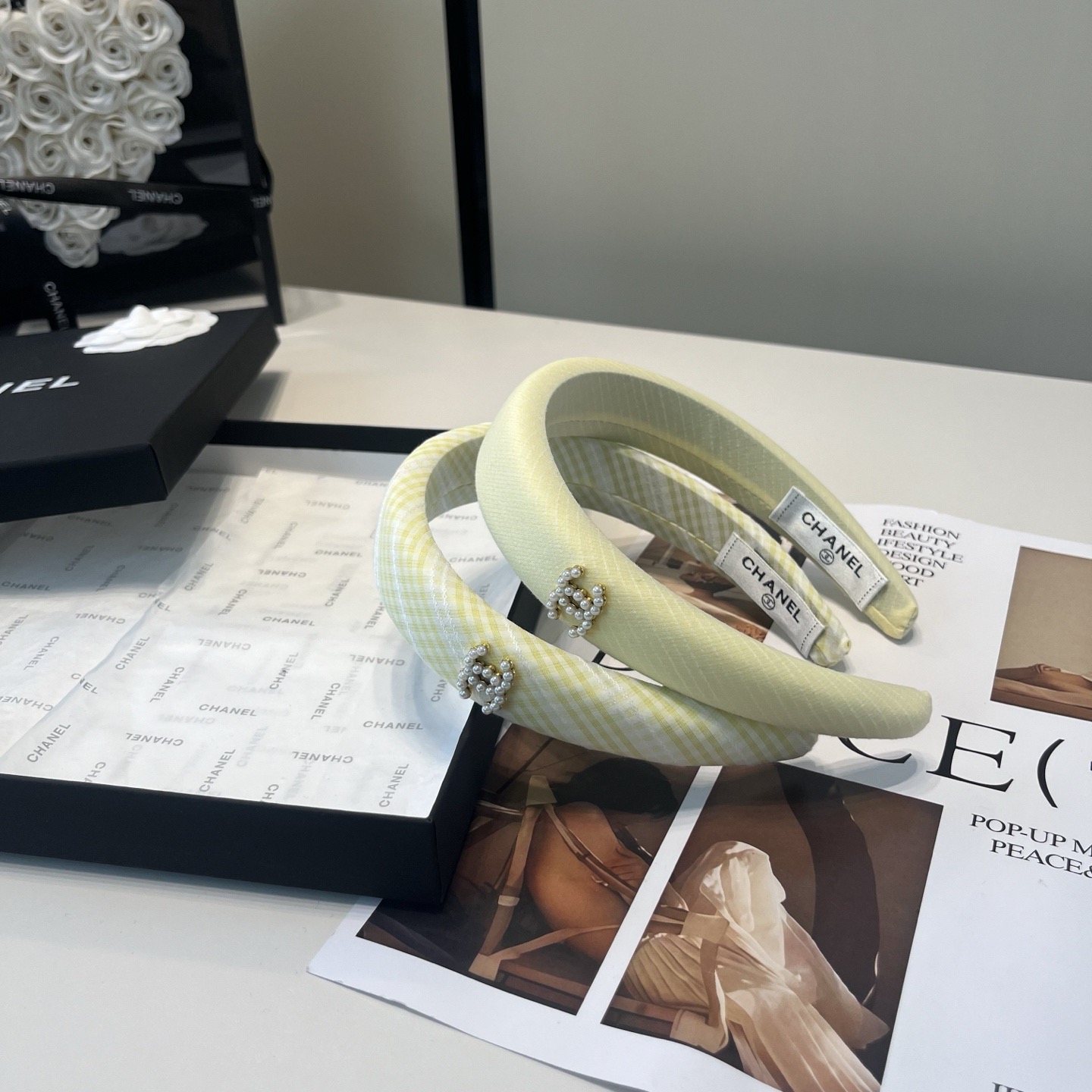 NO:894898,P Comes with a packaging box. Chanel’s latest mini-fragrant headband, super pretty!  Full of celebrity style, a must-have for little fairies...hairpins, hairpins, chanel, chanel, hairpins19860909P 配包装盒 Chanel (香奈儿)最新款小香爆款发箍,超级好看！名媛范儿十足,小仙女必备…发夹,发夹,chanel,chanel,hairpins,accessory