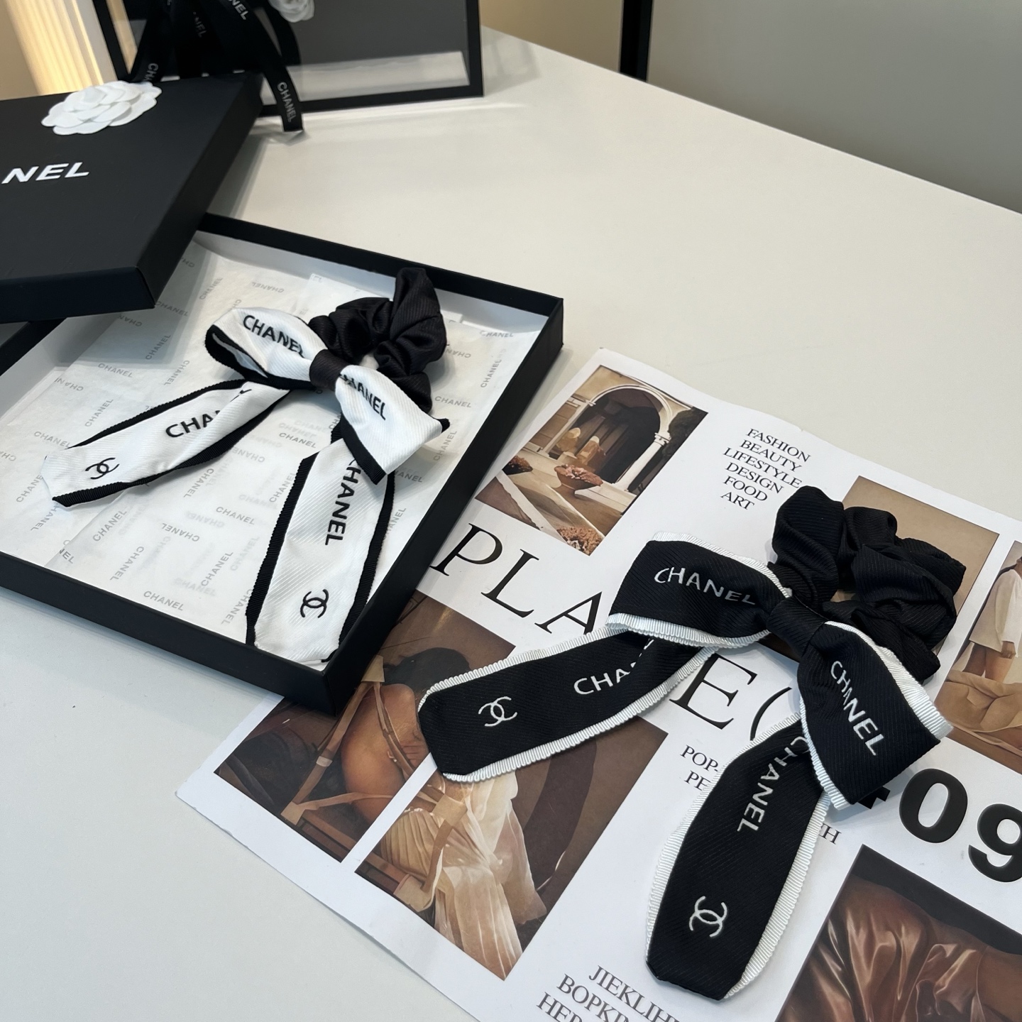 NO:895000,P Comes with a packaging box. Chanel’s latest small and popular style hair tie, super pretty!  Full of celebrity style, a must-have for little fairies...hairpins, hairpins, chanel, chanel, hairpins19860909P 配包装盒 Chanel (香奈儿)最新款小香爆款发圈,超级好看！名媛范儿十足,小仙女必备…发夹,发夹,chanel,chanel,hairpins,accessory