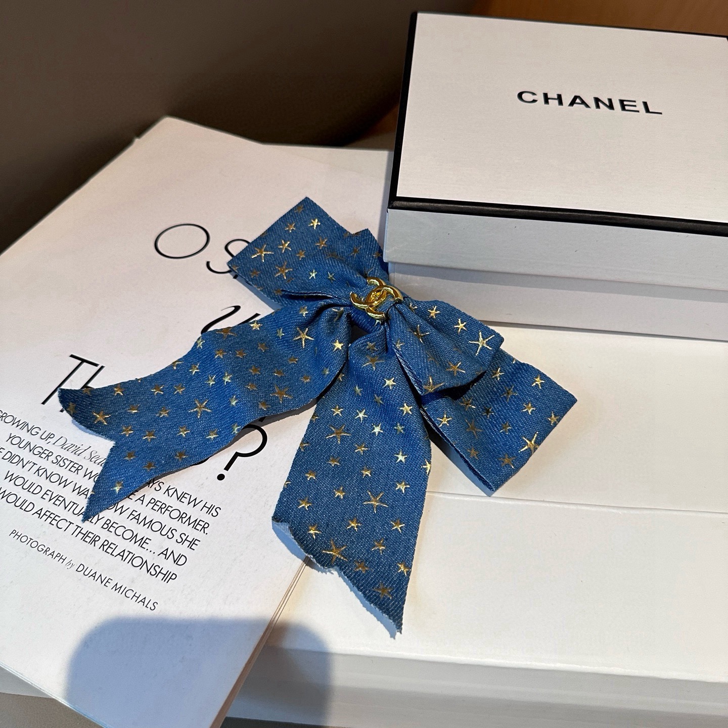 NO:895020,P Comes with a packaging box. Chanel's latest small fragrance spring clip, super beautiful!  Full of celebrity style, a must-have for little fairies...hairpins, hairpins, chanel, chanel, hairpins19860909P 配包装盒 Chanel (香奈儿)最新款小香弹簧夹,超级好看！名媛范儿十足,小仙女必备…发夹,发夹,chanel,chanel,hairpins,accessory