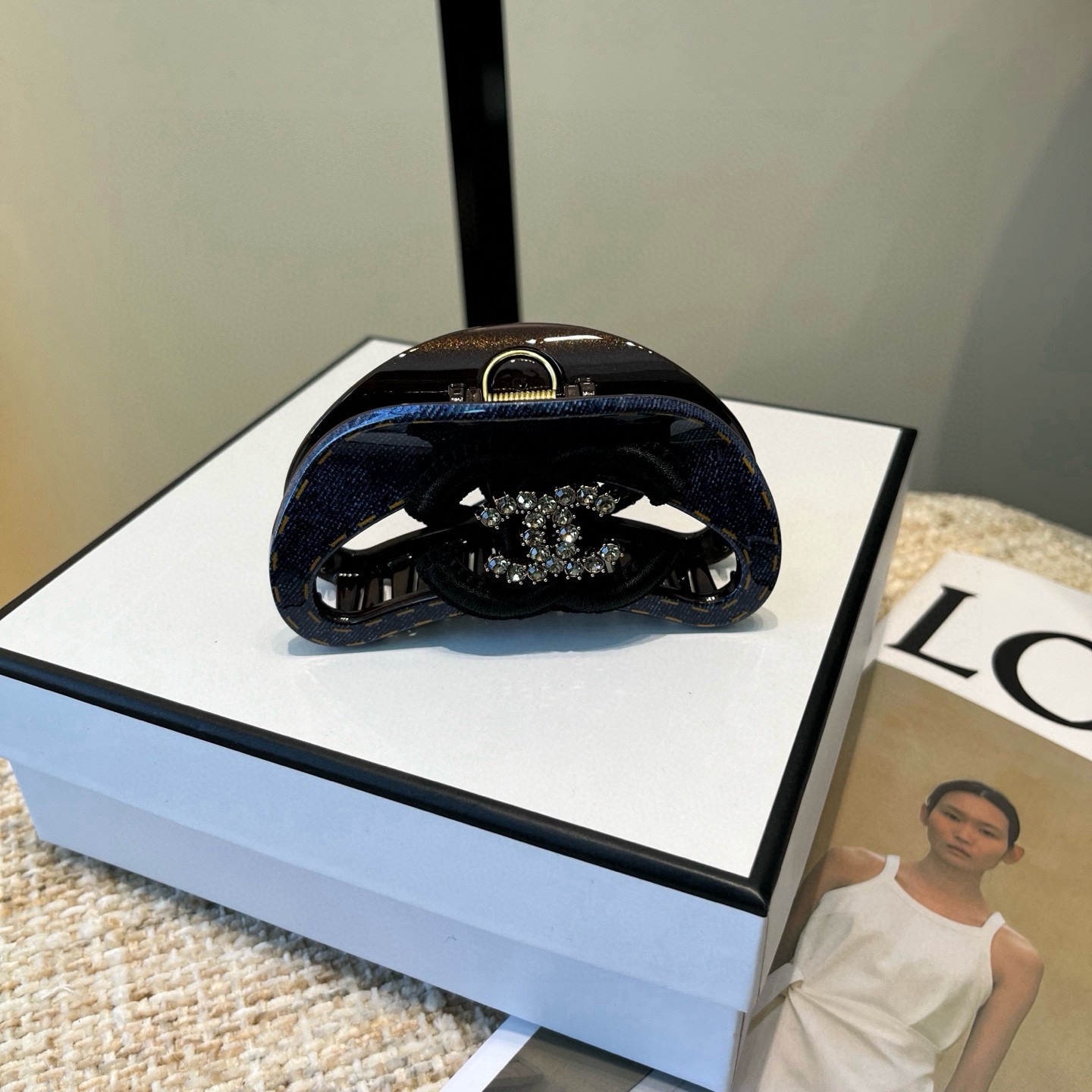 NO:895059,P Comes with a packaging box. Chanel’s latest small fragrance gripper, super pretty!  Full of celebrity style, a must-have for little fairies...hairpins, hairpins, chanel, chanel, hairpins19860909P 配包装盒 Chanel (香奈儿)最新款小香抓夹,超级好看！名媛范儿十足,小仙女必备…发夹,发夹,chanel,chanel,hairpins,accessory