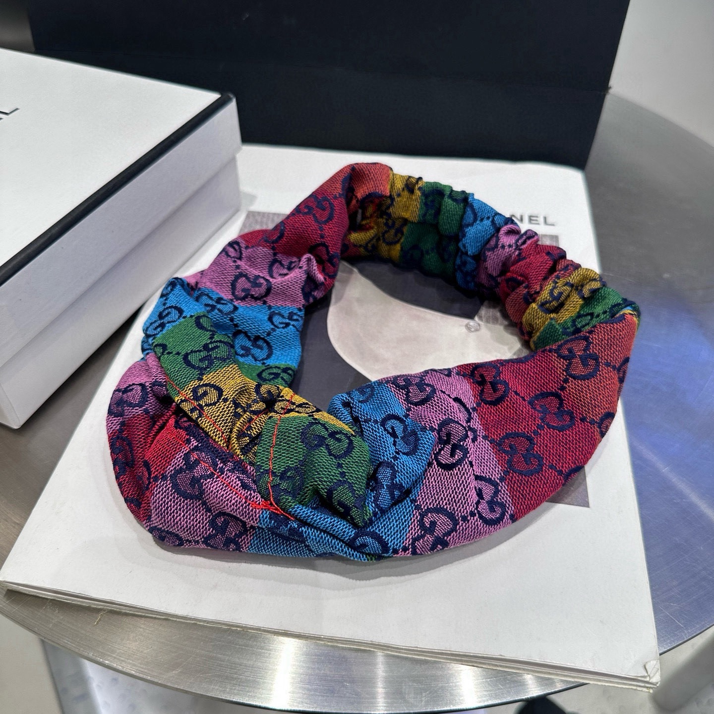 NO:941488,P Comes with packaging box Gucci (Gucci) GG letter headband, rainbow color!  Fashion trend, very easy to match!  Essential hairpins for little fairies, hairpins, gucci, hairpins19860909P 配包装盒 Gucci(古奇) GG字母发带,彩虹色！时尚潮流,非常好搭配！小仙女必备发夹,发夹,gucci,hairpins,accessory
