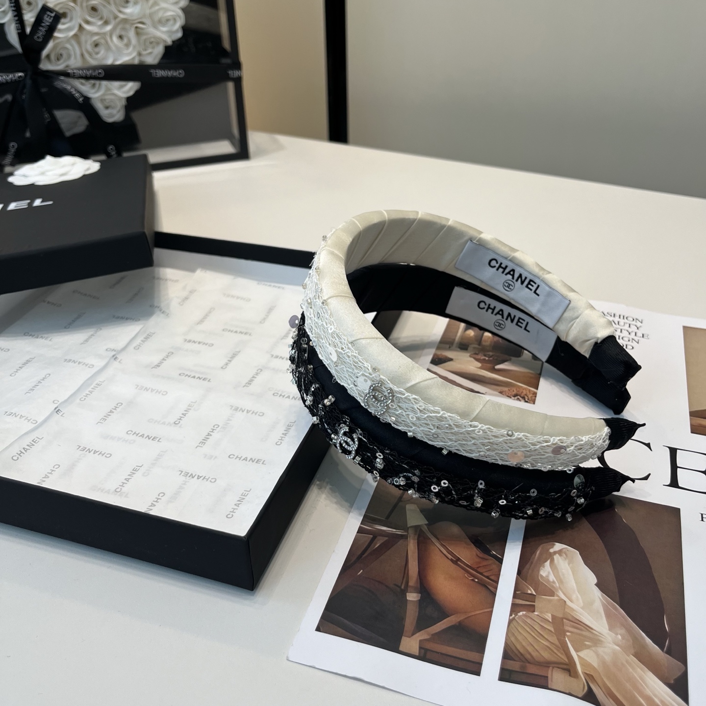 NO:941550,P Comes with a packaging box. Chanel’s latest small scented headband, super pretty!  Full of celebrity style, a must-have for little fairies...hairpins, hairpins, chanel, chanel, hairpins19860909P 配包装盒 Chanel (香奈儿)最新款小香发箍,超级好看！名媛范儿十足,小仙女必备…发夹,发夹,chanel,chanel,hairpins,accessory