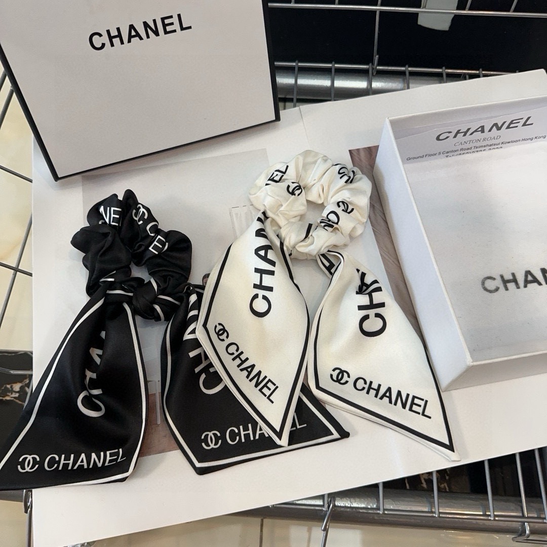 NO:881492,P Comes with a packaging box. Chanel's hottest new hair band, a fashionable product. Little fairies must look for hair clips, hair clips, chanel, chanel, hairpins.19860909P 配包装盒 Chanel（香奈儿）最火爆新款发圈,时尚潮品 小仙女必眼入发夹,发夹,chanel,chanel,hairpins,accessory