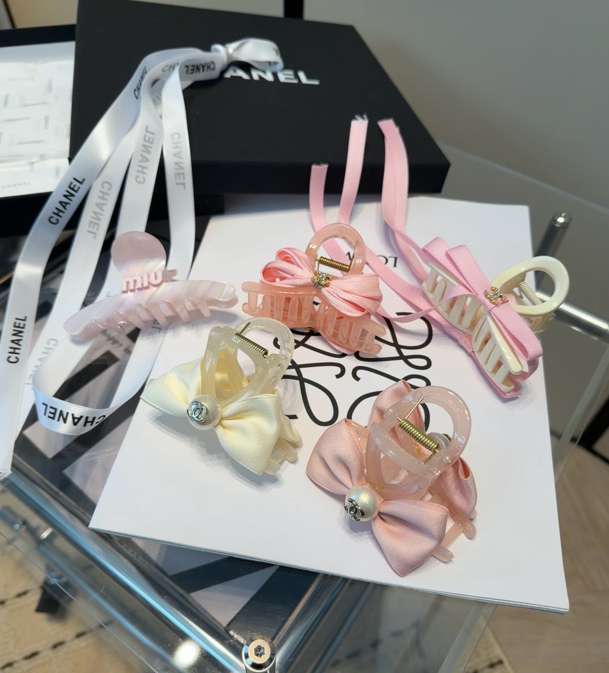 NO:881504,P Comes with packaging box miumiu new gripper, fashionable and trendy.  Simple and elegant, practical and versatile, worth buying!  hairpins,hairpins,miumiu,hairpins19860909P 配包装盒 miumiu新款抓夹,时尚潮流．简单优雅,实用百搭,值得入手！发夹,发夹,miumiu,hairpins,accessory