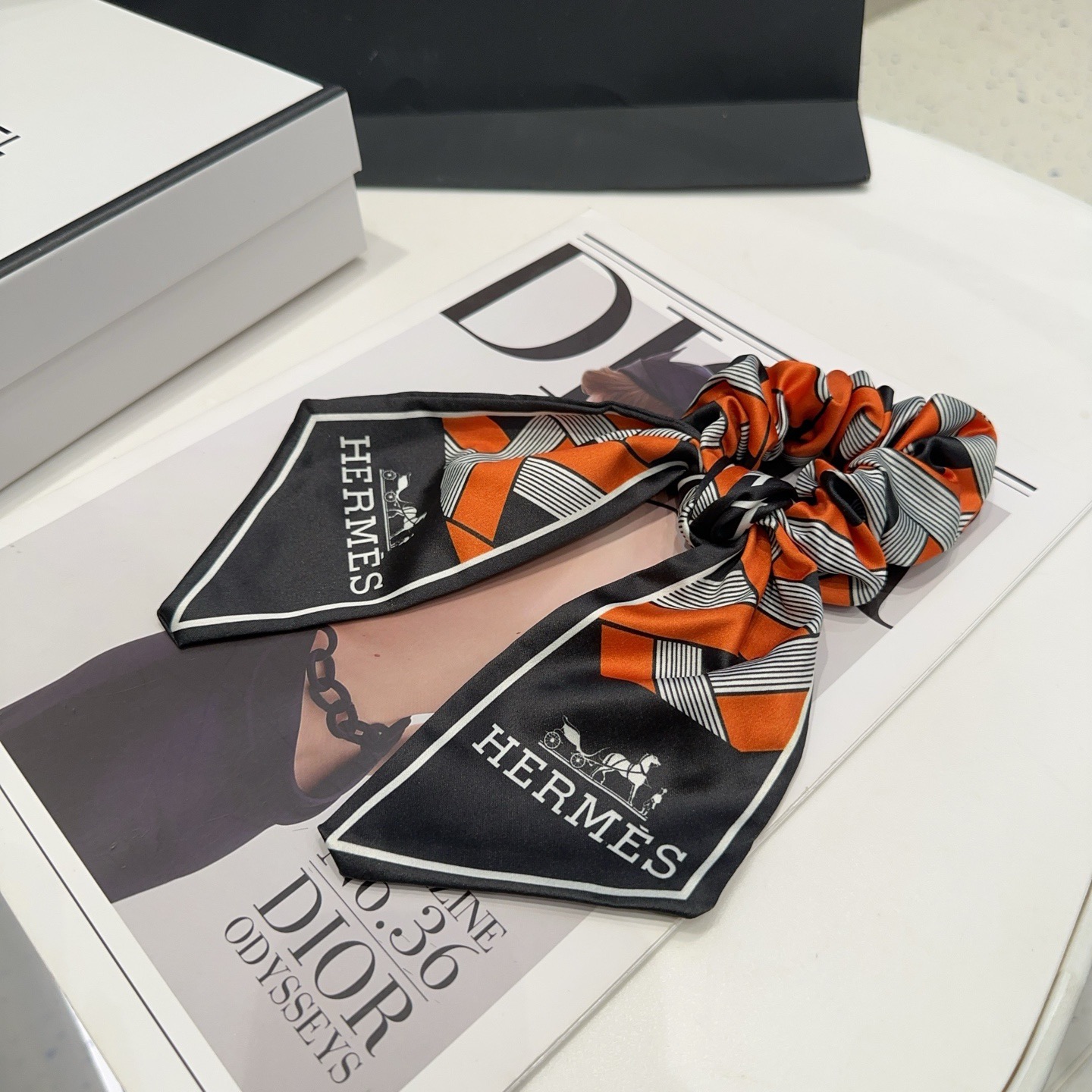 NO:853805,P Comes with packaging box HERMES new H hair band, simple and practical, fashionable and versatile!  Essential hairpins for little fairies, hairpins, hermes, hermes, hairpins19860909P 配包装盒 HERMES（爱马仕）新款H发圈,简单实用,时尚百搭！小仙女必备发夹,发夹,hermes,hermes,hairpins,accessory