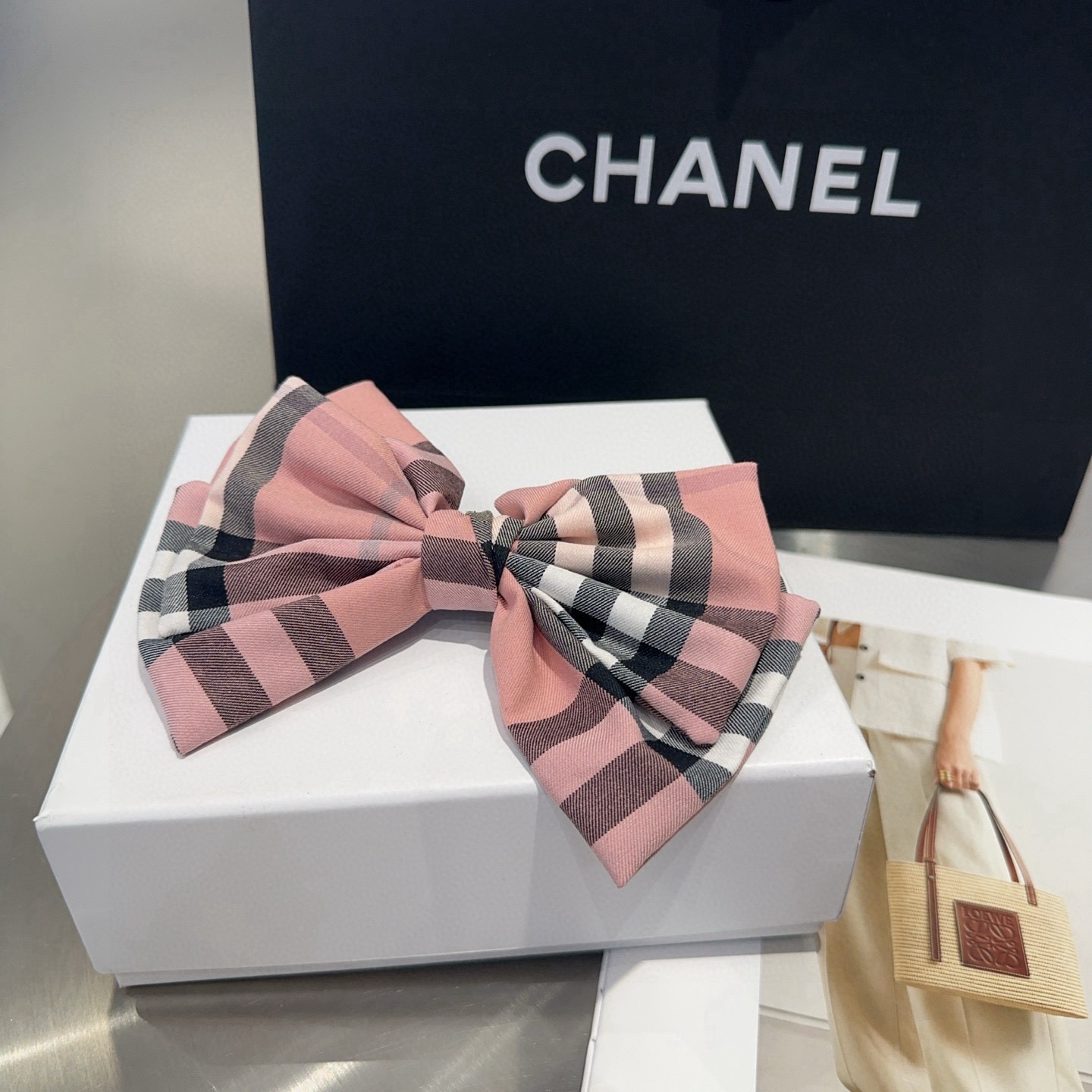 NO:881511,P with packaging box Burberry's latest plaid spring clip, fashionable, practical and versatile, timeless hair clip, hair clip, burberry, burberry, hairpins19860909P 配包装盒 Burberry（巴宝莉）最新款格子弹簧夹,时尚潮流,实用百搭,永不过时发夹,发夹,burberry,burberry,hairpins,accessory