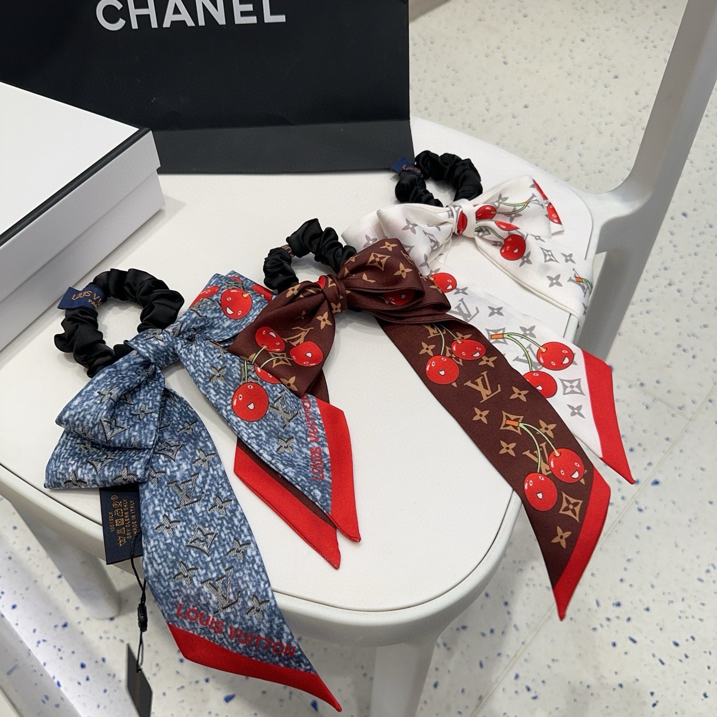 NO:853749,P with packaging box Louis Vuitton (Louis Vuitton) Lujia's new cherry ribbon hair tie, super popular small item hairpin, hairpin, louis vuitton, louis vuitton, louis vuitton, louis vuitton, hairpins19860909P 配包装盒 Louis Vuitton (路易威登)驴家新品樱桃飘带发圈,超火爆小单品发夹,发夹,louis vuitton,louis vuitton,louis vuitton,louis vuitton,hairpins,accessory