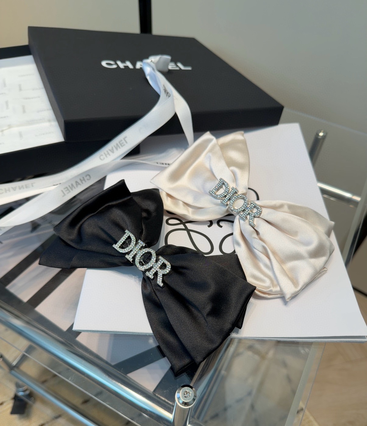 NO:853937,P Comes with packaging box Dior's new CD spring clip, simple, practical and fashionable.  Very nice!  A must-have for little fairies...hairpins, hair clips, dior, dior, hairpins19860909P 配包装盒 Dior（迪奥）新款CD弹簧夹,简单实用 时尚潮流．非常好看！小仙女必备…发夹,发夹,dior,dior,hairpins,accessory