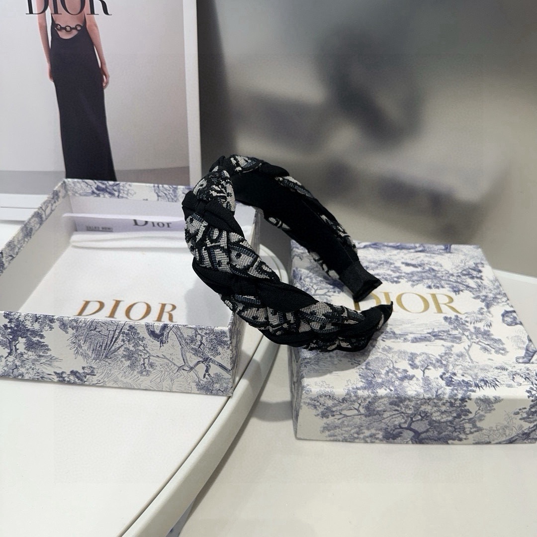 NO:853746,Comes with a new Dior headband in a packaging box, very beautiful!  Fashionable and versatile, simple and practical, a must-have hairpin for girls, hairpins, dior, dior, hairpins19860909配包装盒 Dior（迪奥）新款发箍,特别好看！时尚百搭,简单又实用,小姐姐必备发夹,发夹,dior,dior,hairpins,accessory