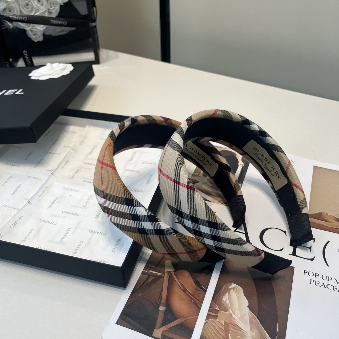 NO:853927,P with packaging box Burberry (Burberry) classic plaid hairband, fashionable, practical and versatile, timeless hairpins, hairpins, burberry, burberry, hairpins19860909P 配包装盒 Burberry（巴宝莉）经典格子发箍,时尚潮流,实用百搭,永不过时发夹,发夹,burberry,burberry,hairpins,accessory