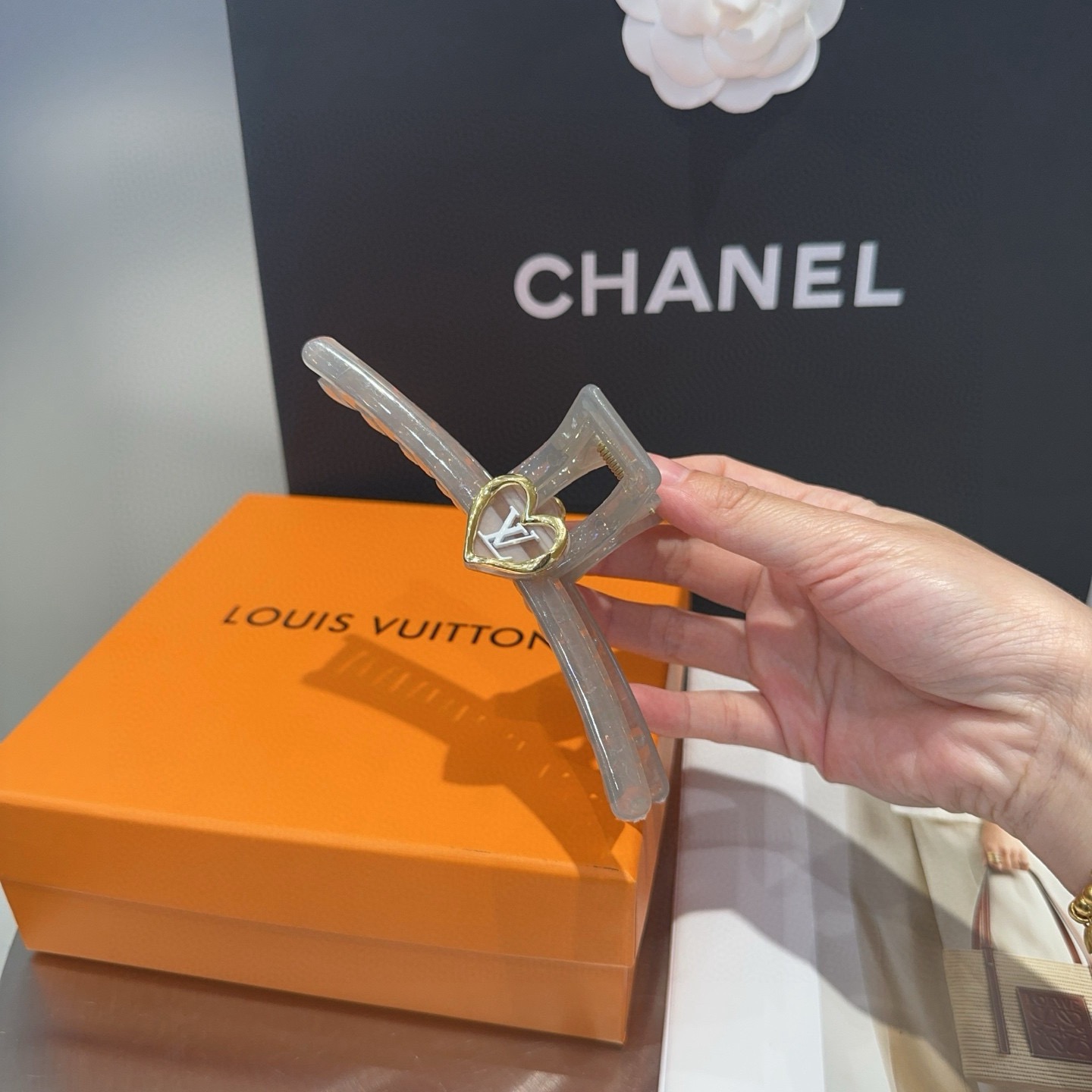 NO:920775,P Comes with a packaging box Louis Vuitton's new product gripper, simple and elegant, especially eye-catching!  Super popular small items hairpins, hairpins, louis vuitton, louis vuitton, louis vuitton, louis vuitton, hairpins19860909P 配包装盒 Louis Vuitton (路易威登)驴家新品抓夹,简单大气,特别吸睛！超火爆小单品发夹,发夹,louis vuitton,louis vuitton,louis vuitton,louis vuitton,hairpins,accessory