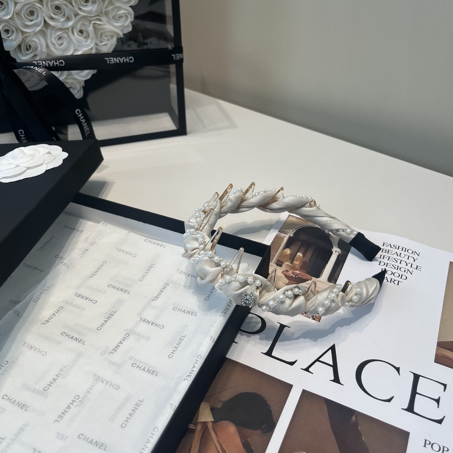 NO:813803,P Comes with a packaging box. Chanel’s latest small fragrant pearl headband, super pretty!  Full of celebrity style, a must-have for little fairies...hairpins, hairpins, chanel, chanel, hairpins19860909P 配包装盒 Chanel (香奈儿)最新款小香珍珠发箍,超级好看！名媛范儿十足,小仙女必备…发夹,发夹,chanel,chanel,hairpins,accessory