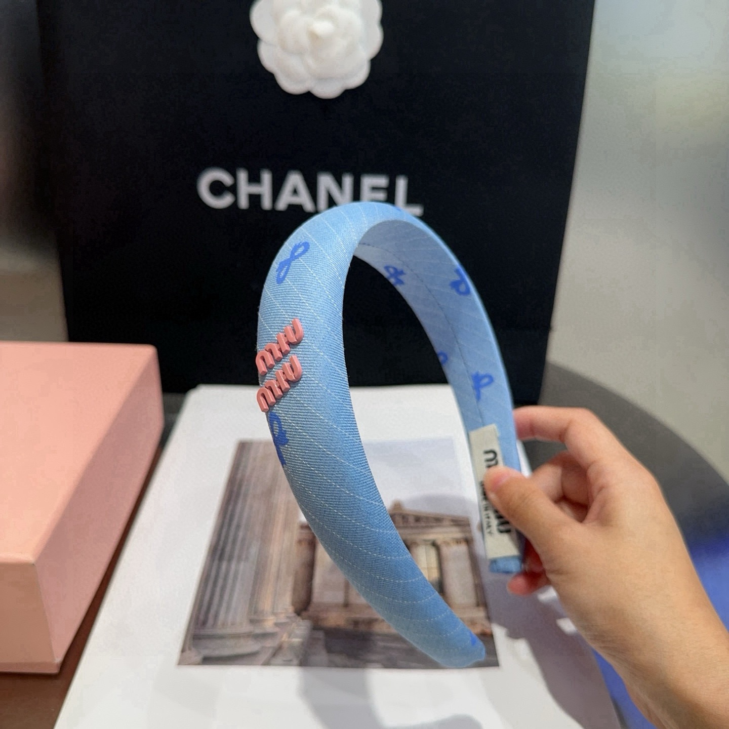 NO:813852,P Comes with packaging box miumiu's new headband. Simple, elegant, practical and versatile, worth buying!  hairpins,hairpins,miumiu,hairpins19860909P 配包装盒 miumiu新款发箍.简单优雅,实用百搭,值得入手！发夹,发夹,miumiu,hairpins,accessory