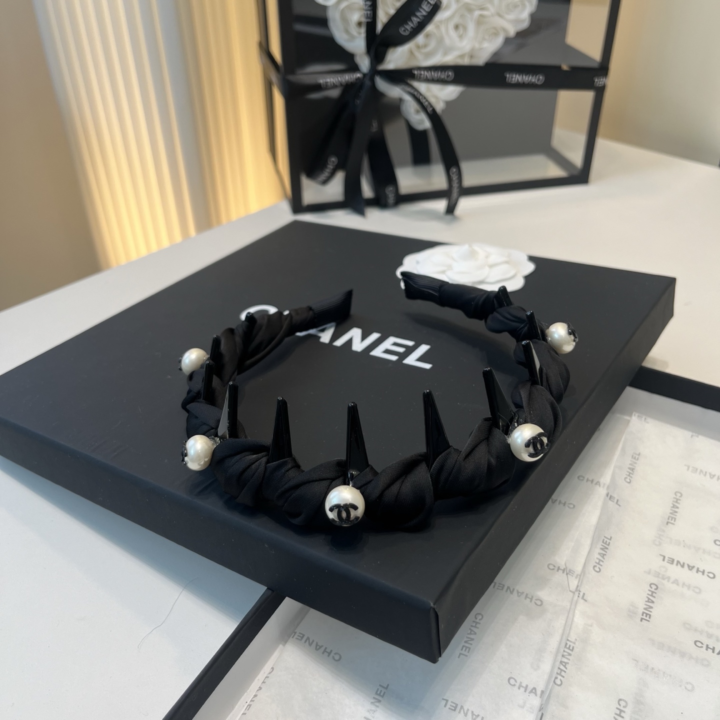 NO:941556,P Comes with a packaging box. Chanel’s latest small and popular headband, super pretty!  Full of celebrity style, a must-have for little fairies...hairpins, hairpins, chanel, chanel, hairpins19860909P 配包装盒 Chanel (香奈儿)最新款小香爆款发箍,超级好看！名媛范儿十足,小仙女必备…发夹,发夹,chanel,chanel,hairpins,accessory