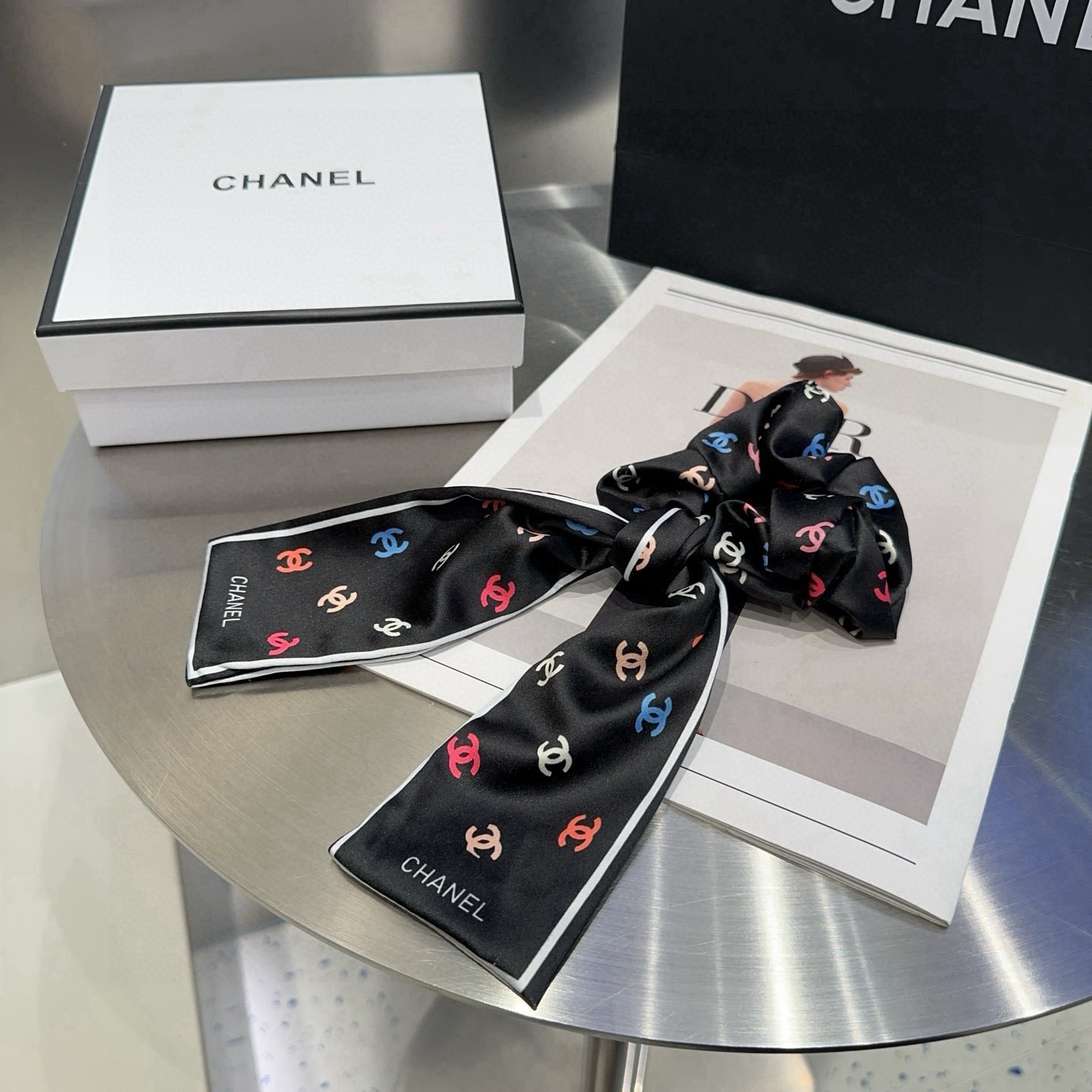 NO:853635,P Comes with a packaging box. Chanel's latest small scented ribbon hair tie, colorful series, super beautiful!  Full of celebrity style, a must-have for little fairies...hairpins, hairpins, chanel, chanel, hairpins19860909P 配包装盒 Chanel (香奈儿)最新款小香飘带发圈,多彩系列,超级好看！名媛范儿十足,小仙女必备…发夹,发夹,chanel,chanel,hairpins,accessory