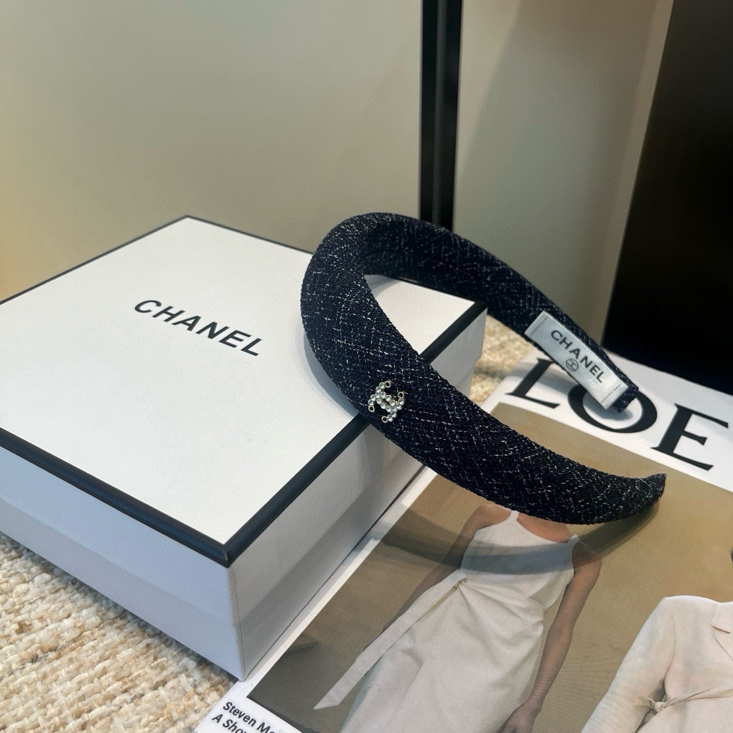 NO:853984,P Comes with a packaging box. Chanel’s latest small scented headband, super pretty!  Full of celebrity style, a must-have for little fairies...hairpins, hairpins, chanel, chanel, hairpins19860909P 配包装盒 Chanel (香奈儿)最新款小香发箍,超级好看！名媛范儿十足,小仙女必备…发夹,发夹,chanel,chanel,hairpins,accessory