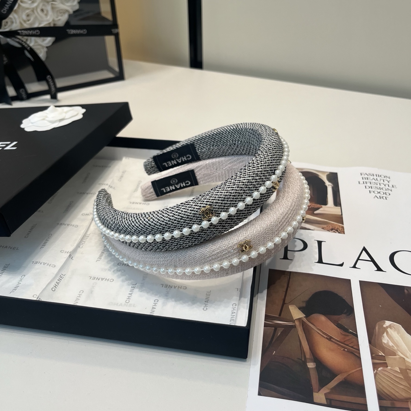 NO:852862,P Comes with a packaging box. Chanel’s latest mini-fragrant headband, super pretty!  Full of celebrity style, a must-have for little fairies...hairpins, hairpins, chanel, chanel, hairpins19860909P 配包装盒 Chanel (香奈儿)最新款小香爆款发箍,超级好看！名媛范儿十足,小仙女必备…发夹,发夹,chanel,chanel,hairpins,accessory